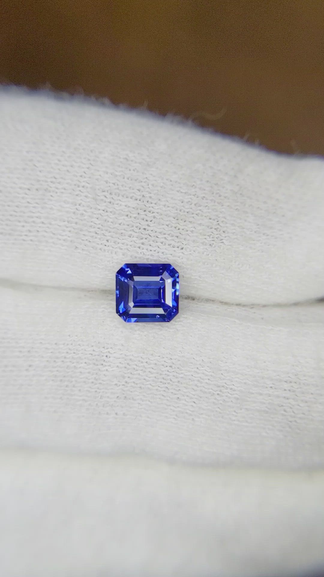 1.03 Ct. Blue Sapphire from Ceylon (Sri Lanka) Size Video