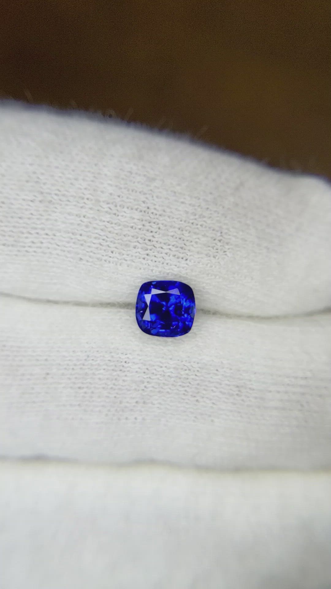 1.00 Ct. Blue Sapphire from Ceylon (Sri Lanka) Size Video