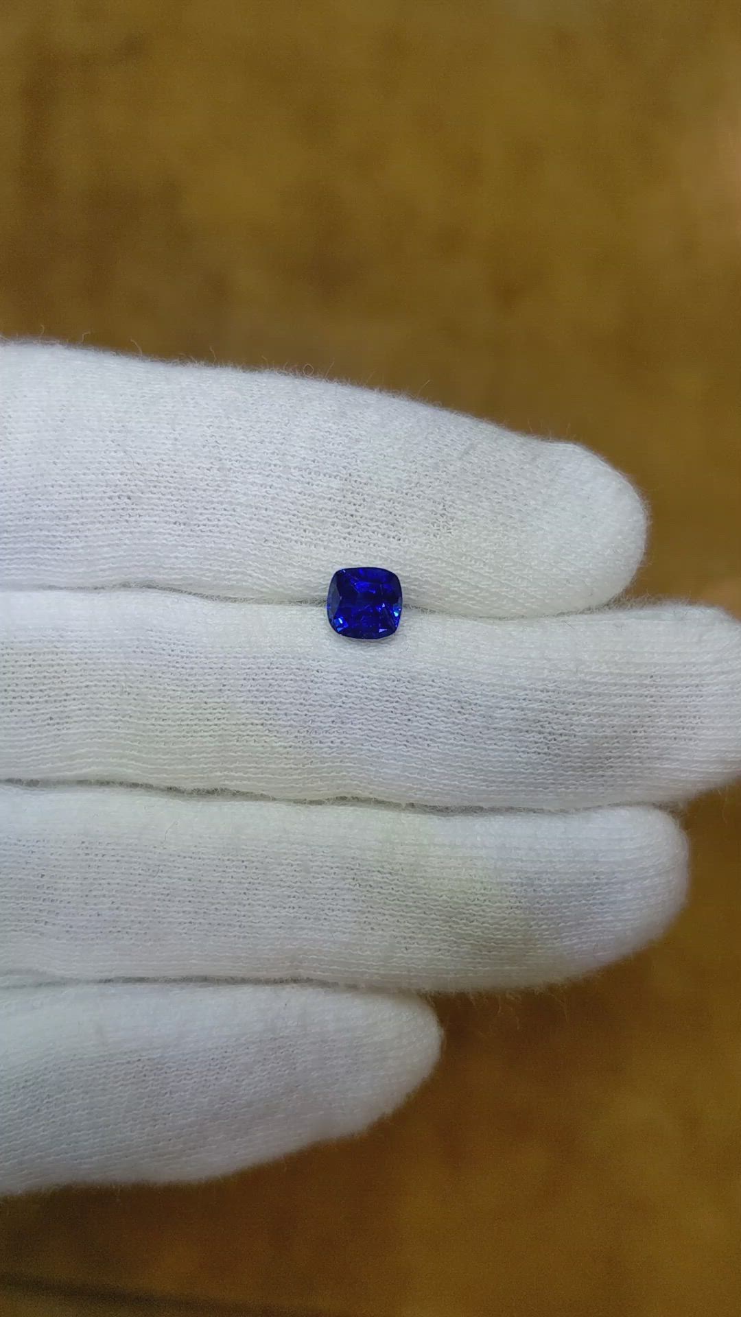 1.00 Ct. Blue Sapphire from Ceylon (Sri Lanka) Size Video
