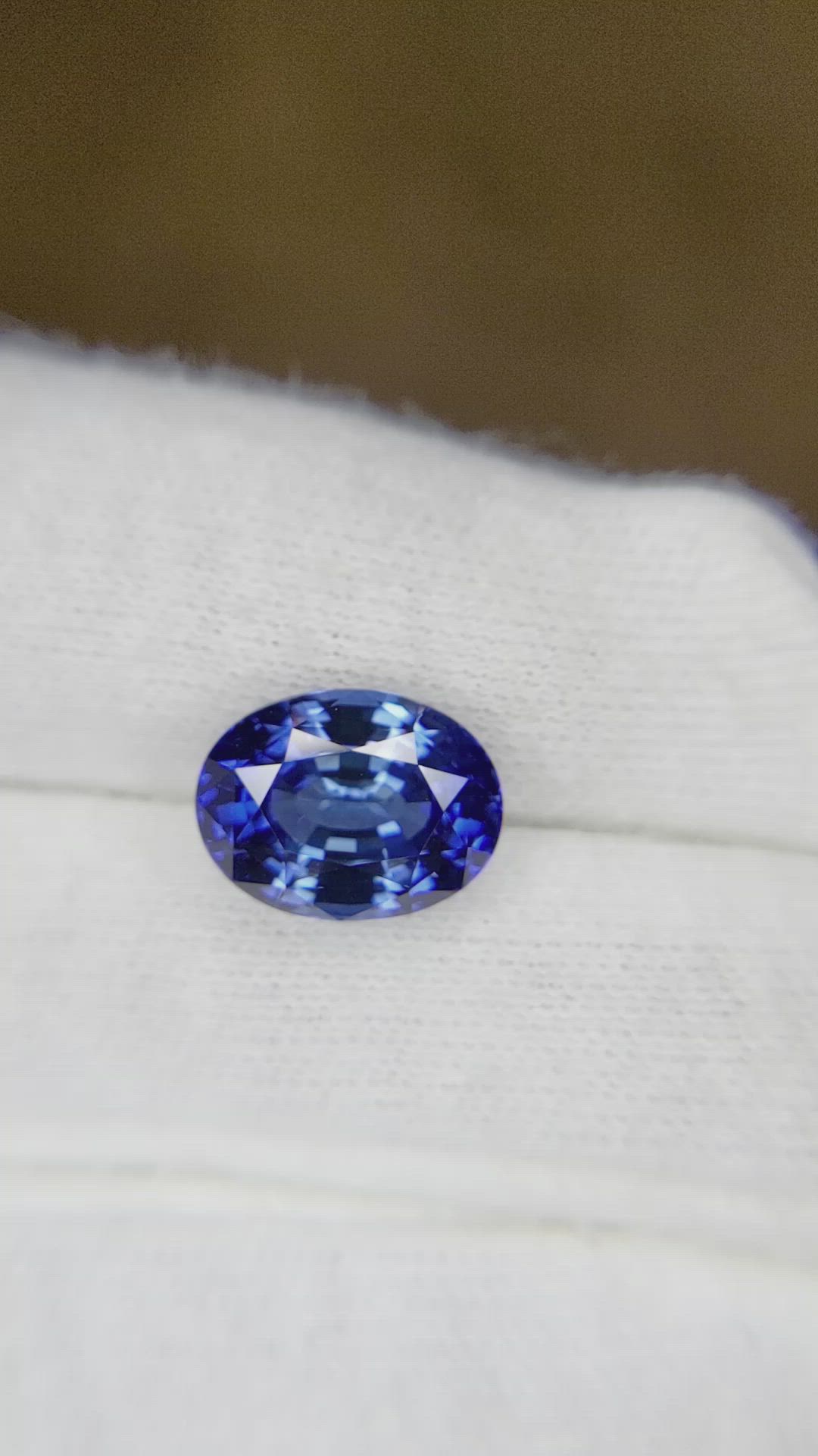 5.58 Ct. Blue Sapphire from Ceylon (Sri Lanka) Size Video