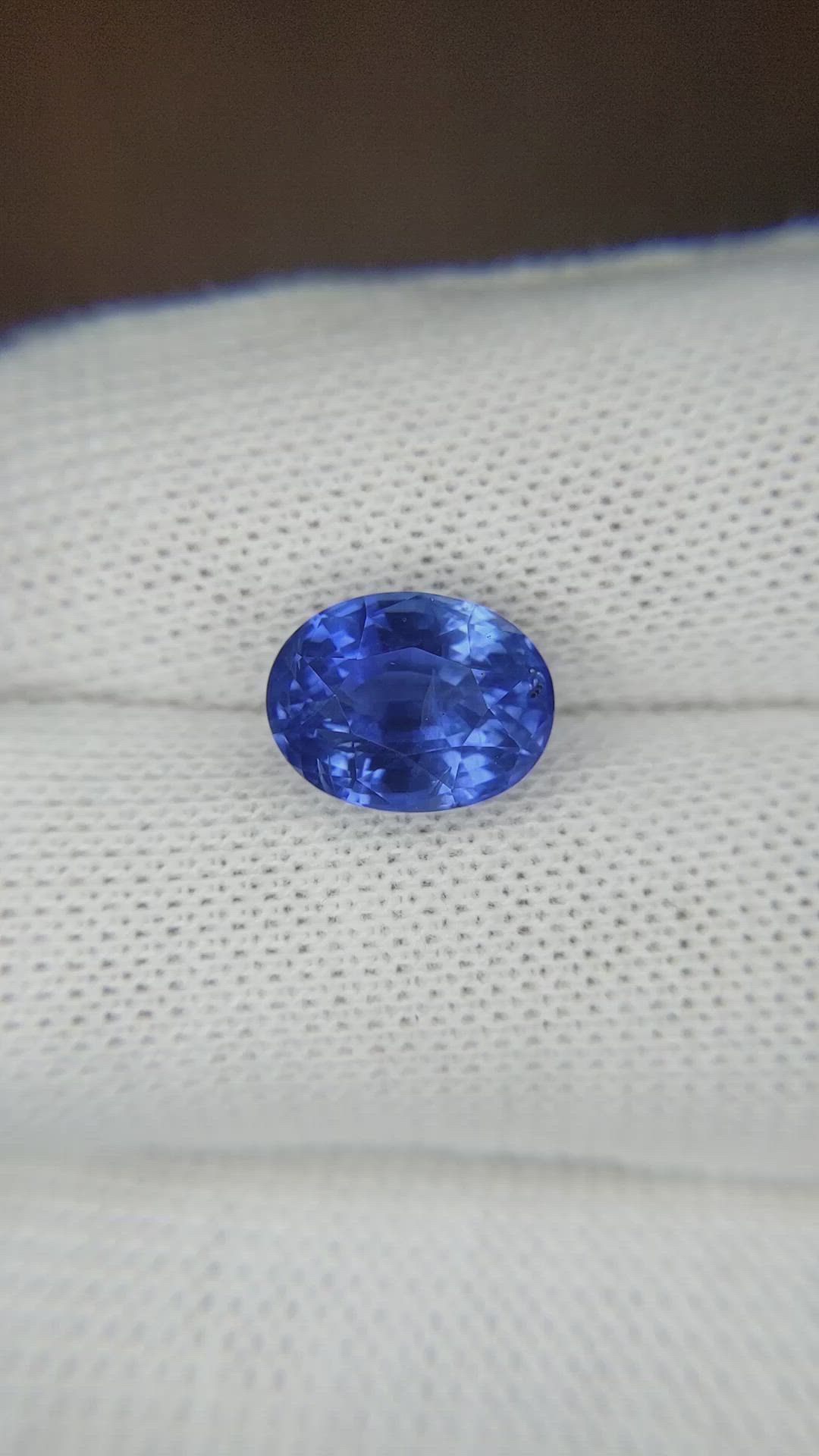 5.31 Ct. Blue Sapphire from Ceylon (Sri Lanka) Size Video