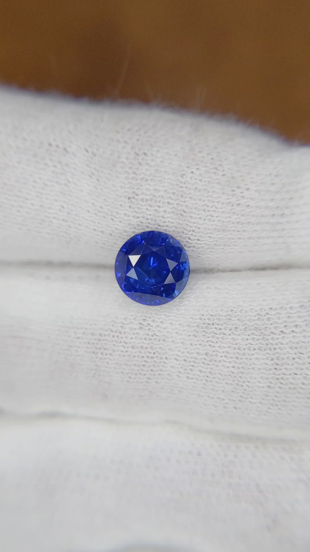 2.35 Ct. Blue Sapphire from Ceylon (Sri Lanka) Size Video