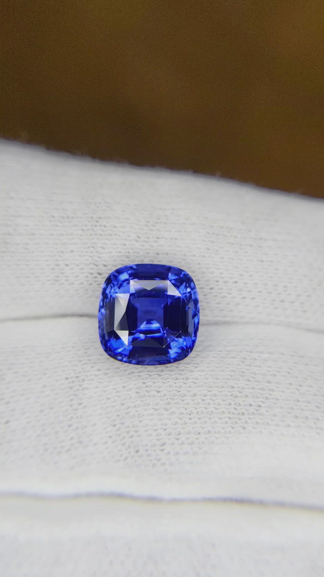 5.56 Ct. Blue Sapphire from Ceylon (Sri Lanka) Size Video