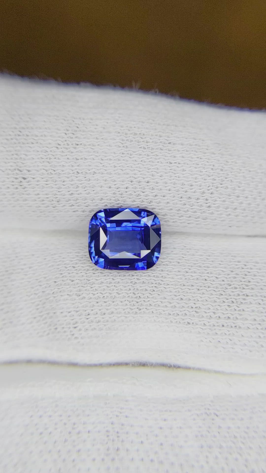 2.07 Ct. Blue Sapphire from Ceylon (Sri Lanka) Size Video