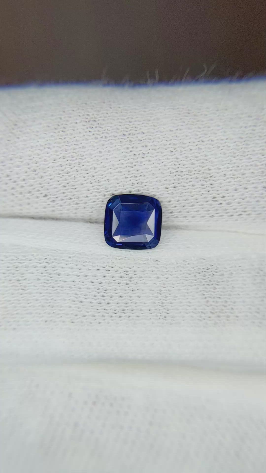 1.21 Ct. Blue Sapphire from Ceylon (Sri Lanka) Size Video