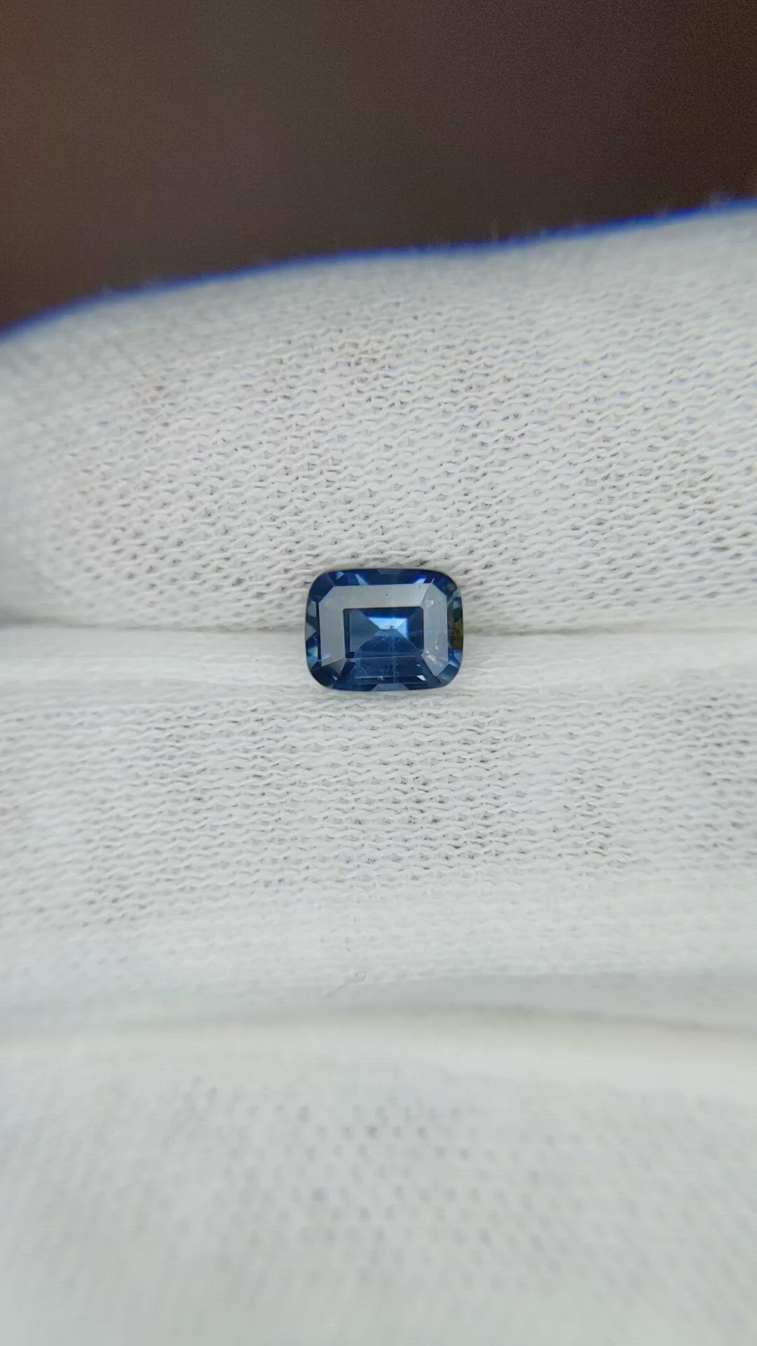 1.05 Ct. Blue Sapphire from Ceylon (Sri Lanka) Size Video