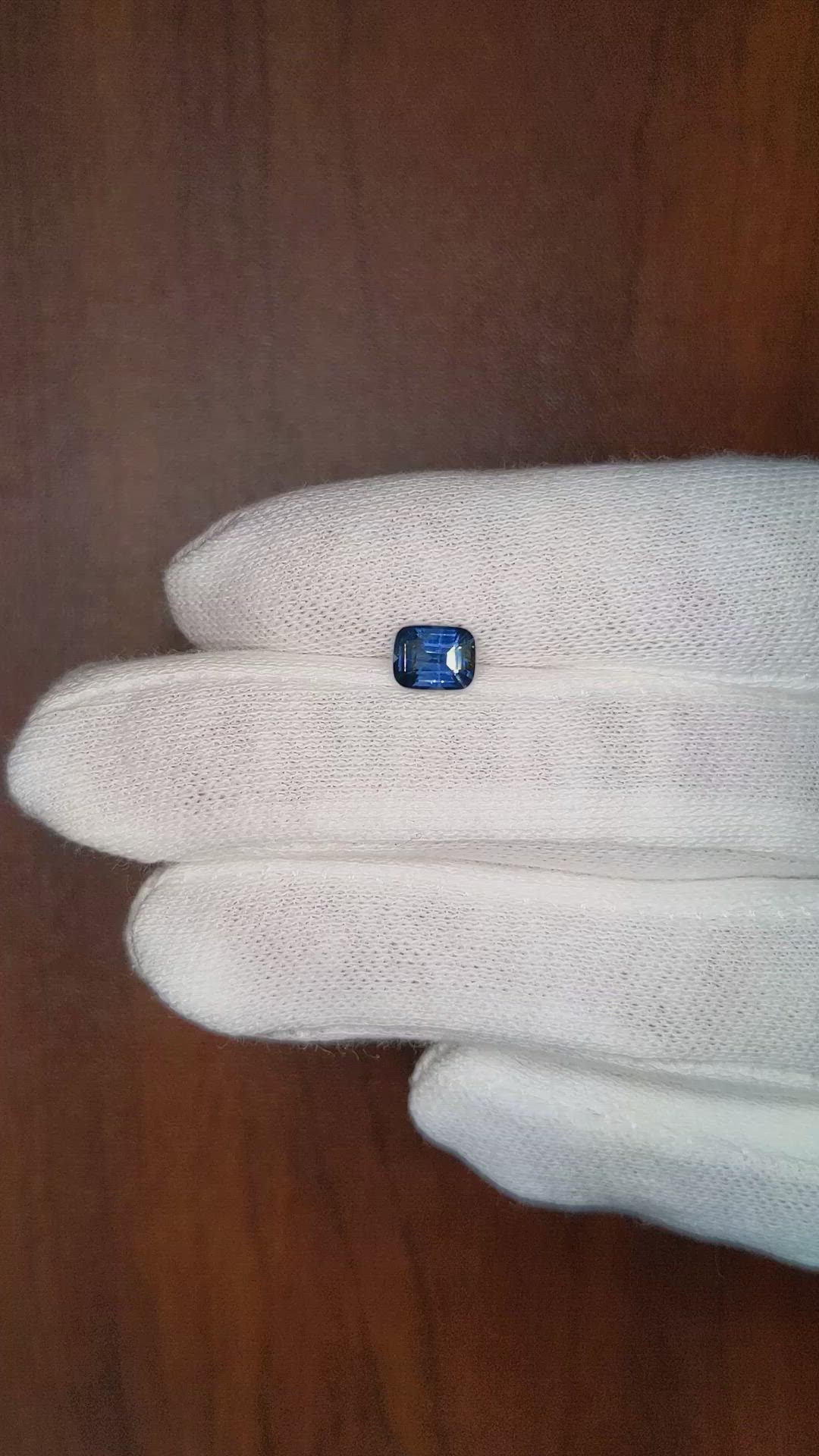 1.05 Ct. Blue Sapphire from Ceylon (Sri Lanka) Size Video