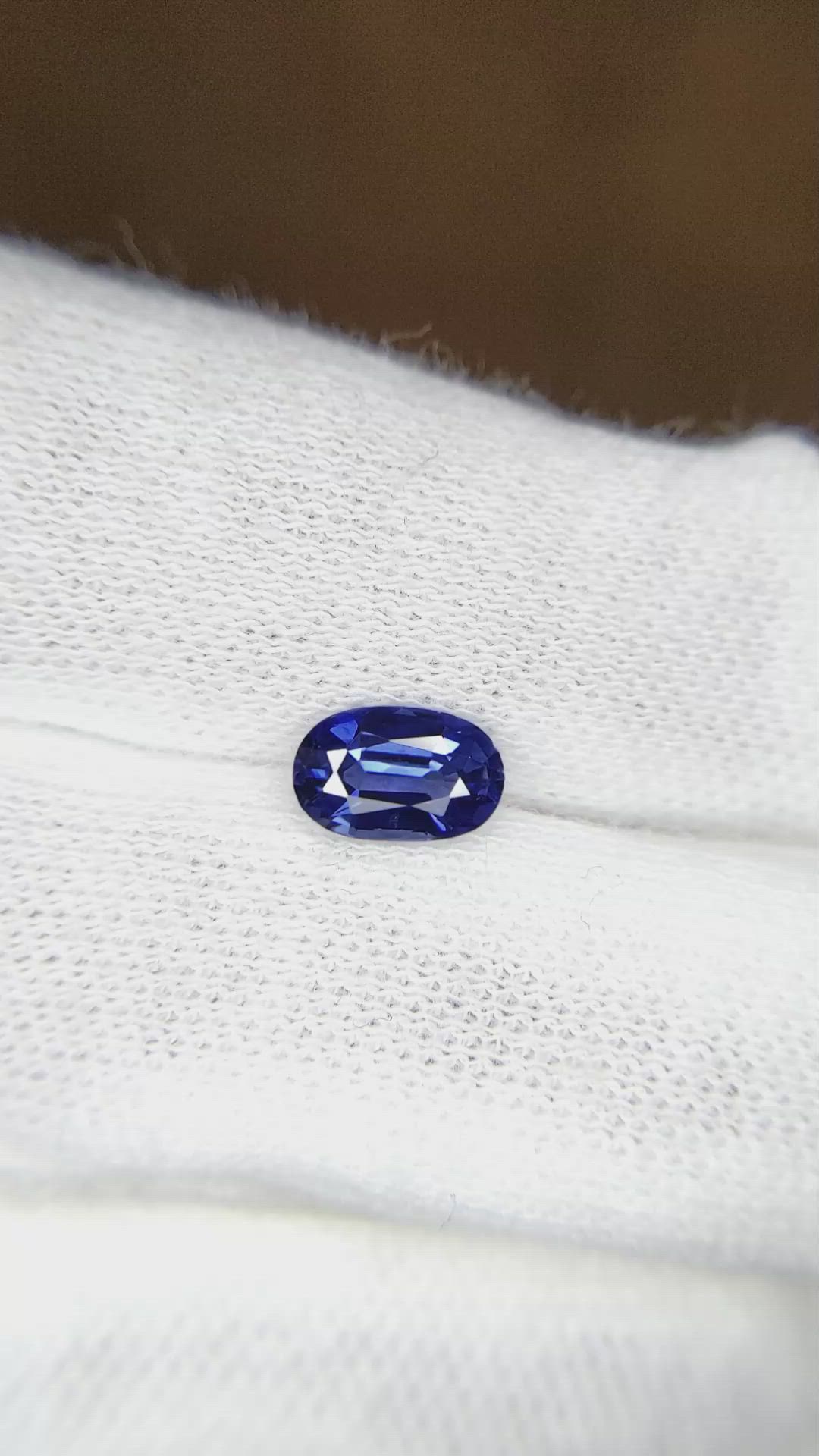1.00 Ct. Blue Sapphire from Ceylon (Sri Lanka) Size Video