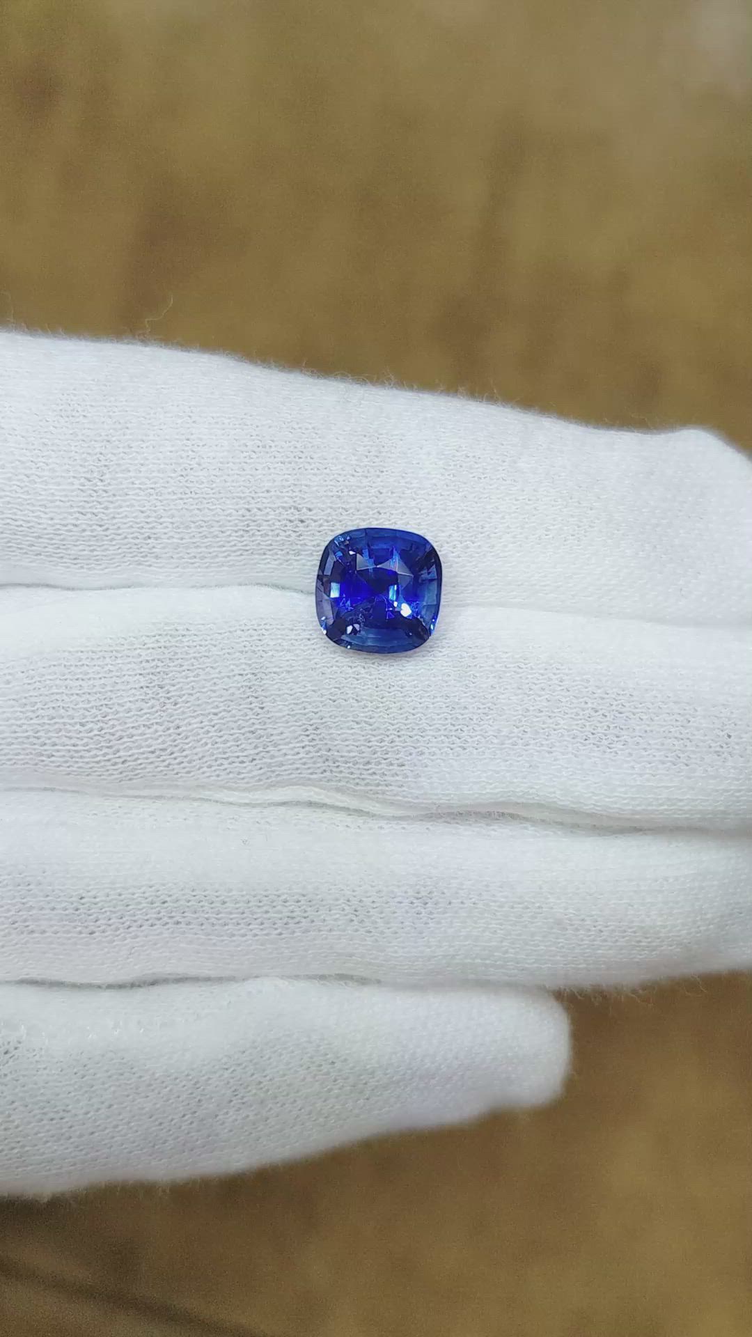4.00 Ct. Blue Sapphire from Ceylon (Sri Lanka) Size Video