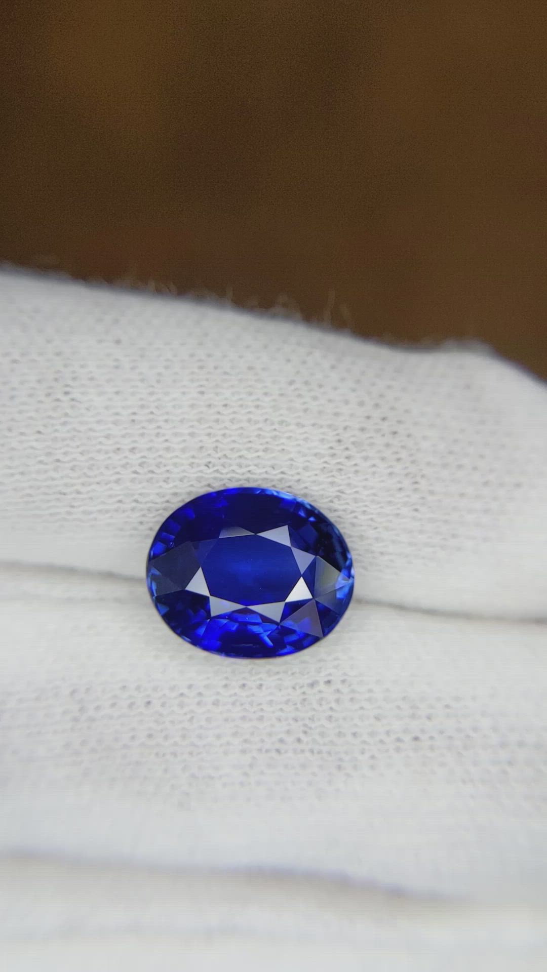 5.06 Ct. Blue Sapphire from Ceylon (Sri Lanka) Size Video