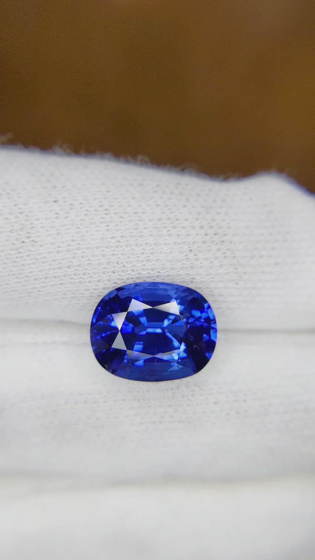 6.14 Ct. Blue Sapphire from Ceylon (Sri Lanka) Size Video