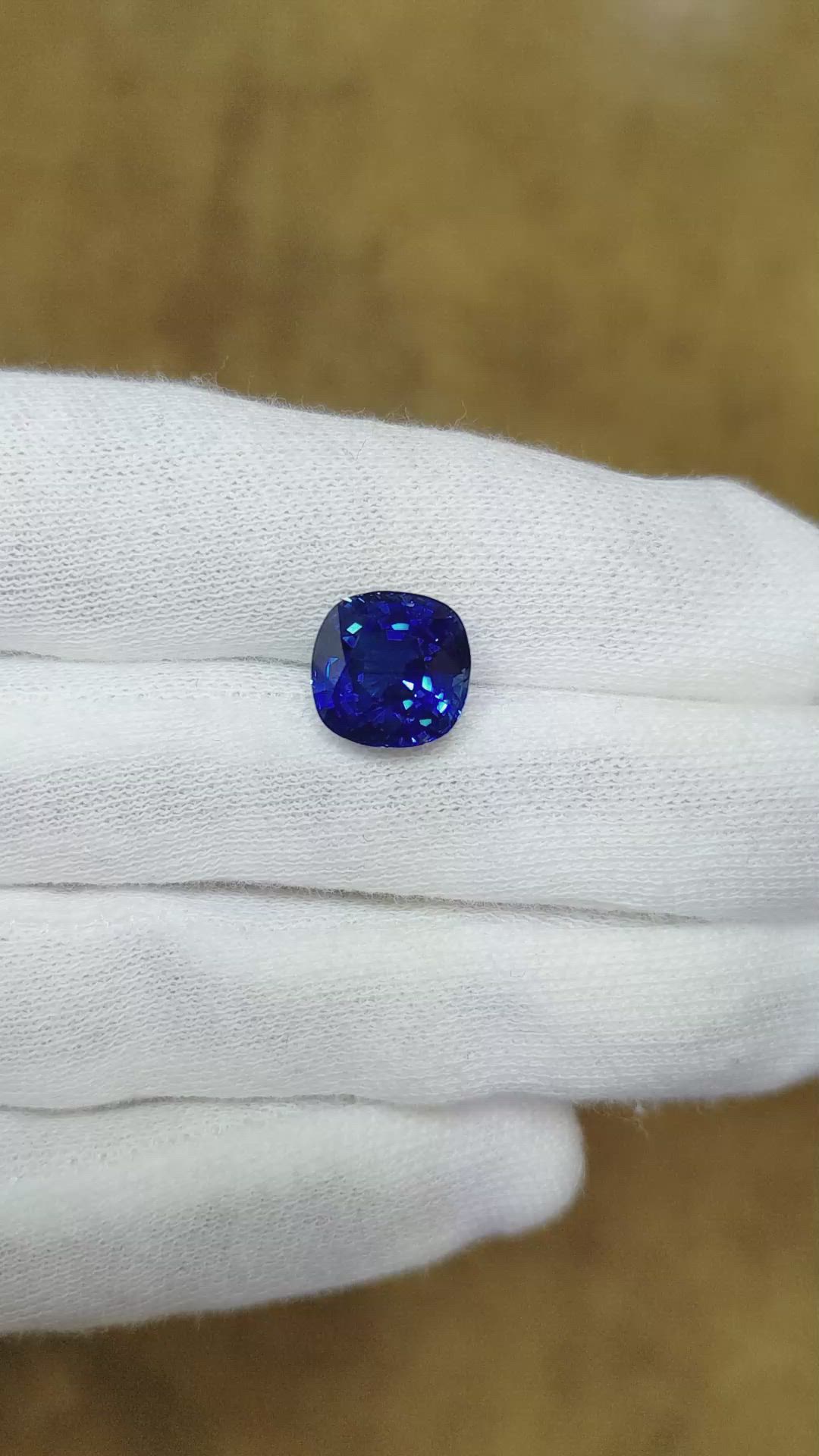 5.89 Ct. Blue Sapphire from Ceylon (Sri Lanka) Size Video