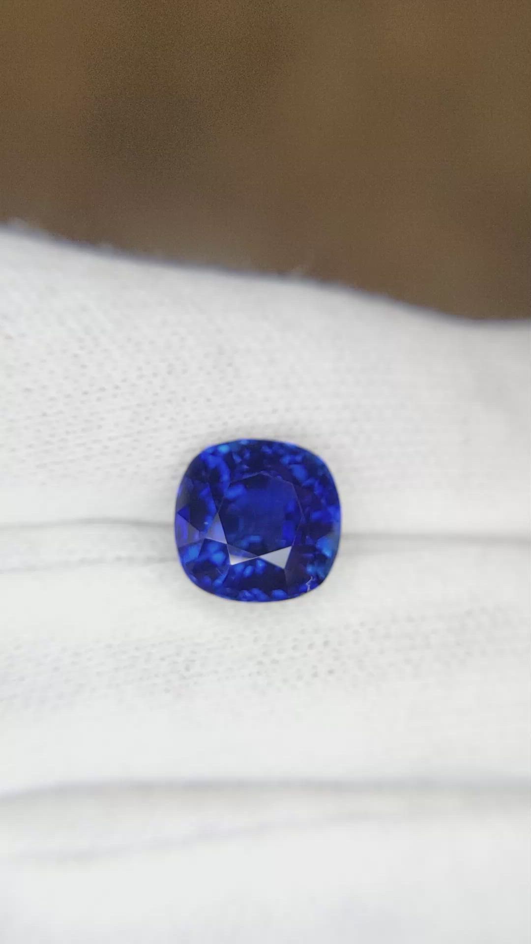 5.89 Ct. Blue Sapphire from Ceylon (Sri Lanka) Size Video