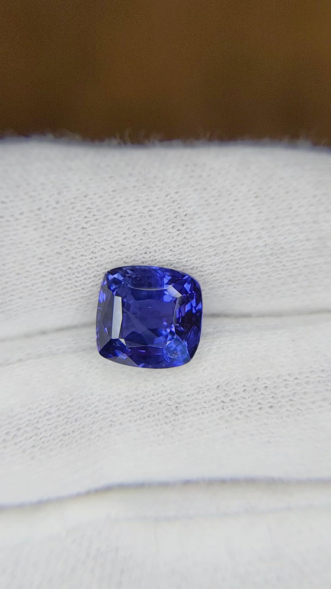 5.01 Ct. Blue Sapphire from Ceylon (Sri Lanka) Size Video