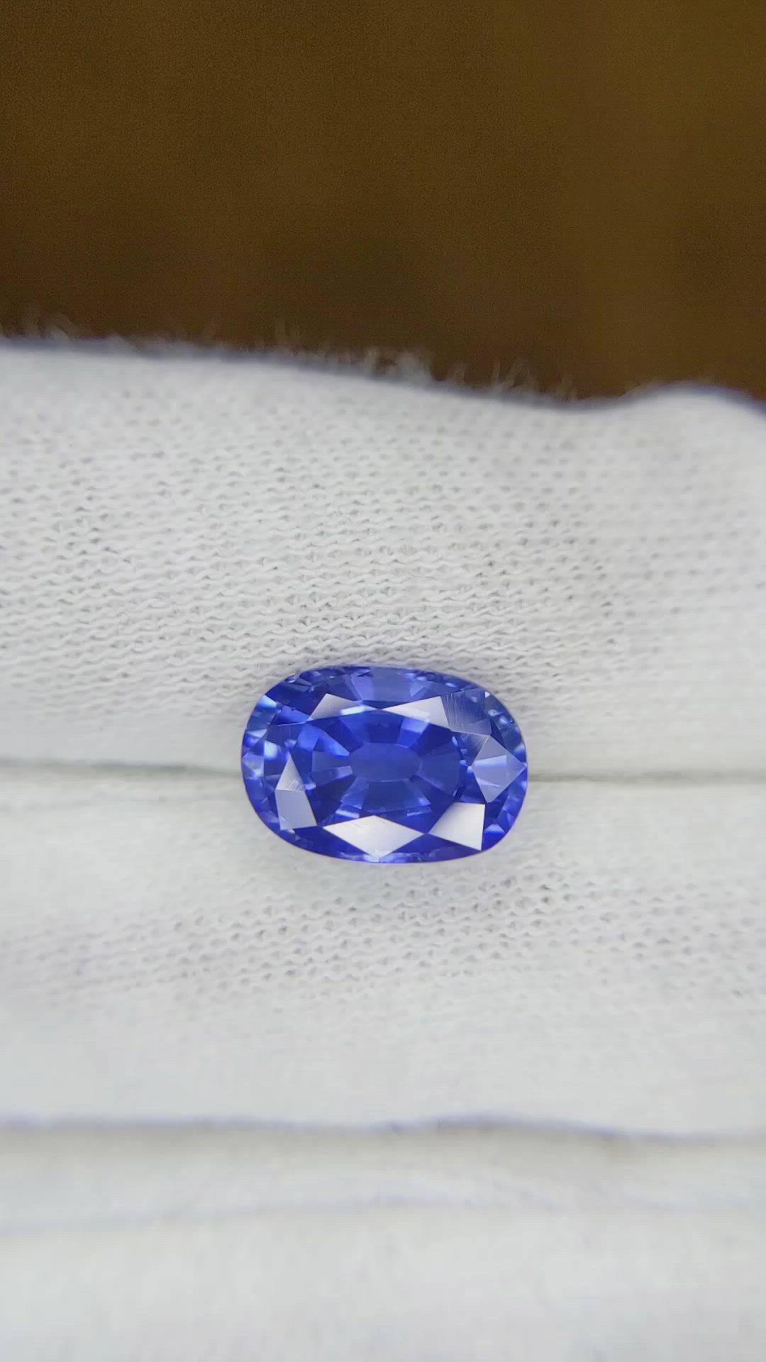 4.01 Ct. Blue Sapphire from Ceylon (Sri Lanka) Size Video