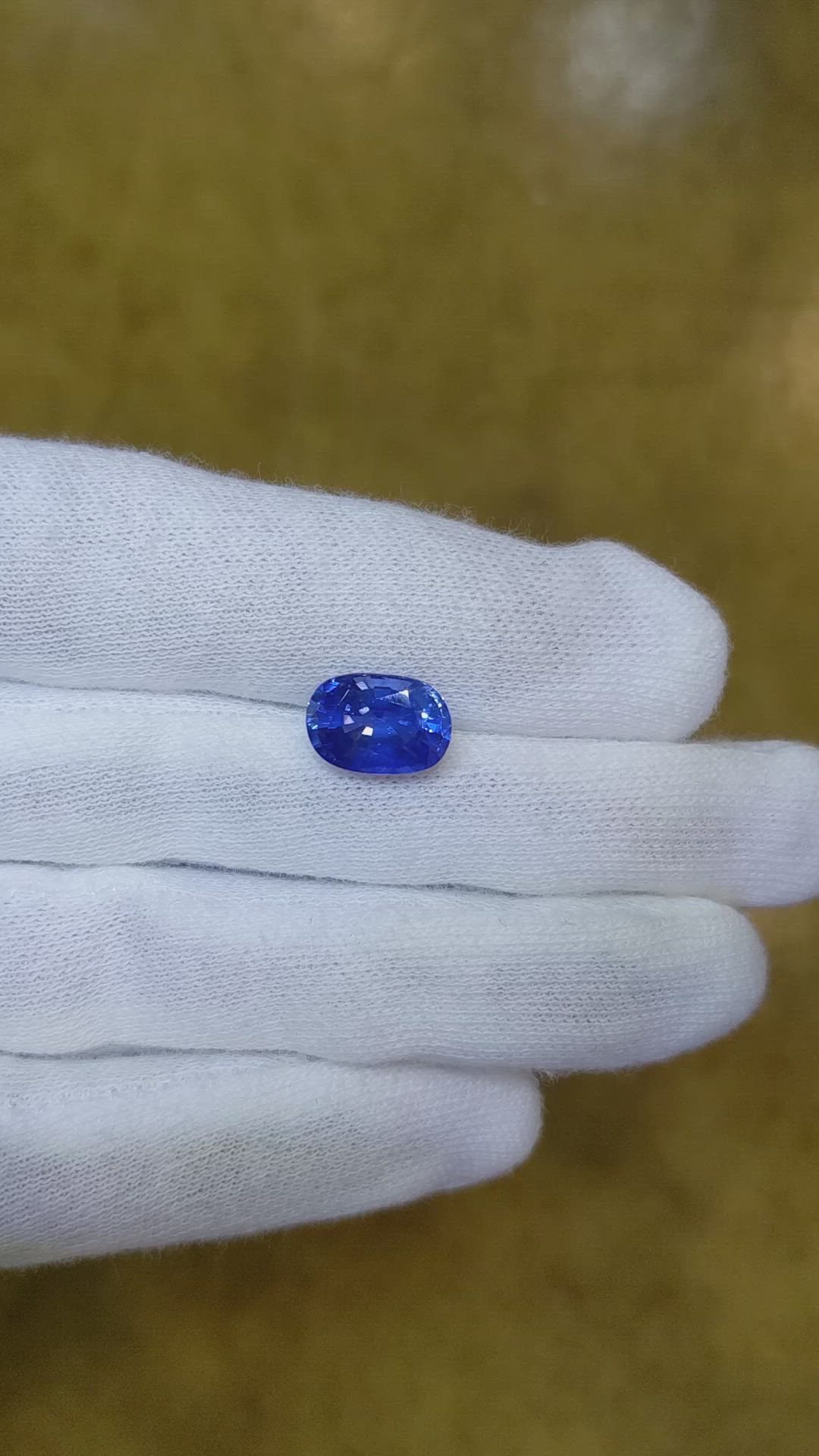 4.01 Ct. Blue Sapphire from Ceylon (Sri Lanka) Size Video