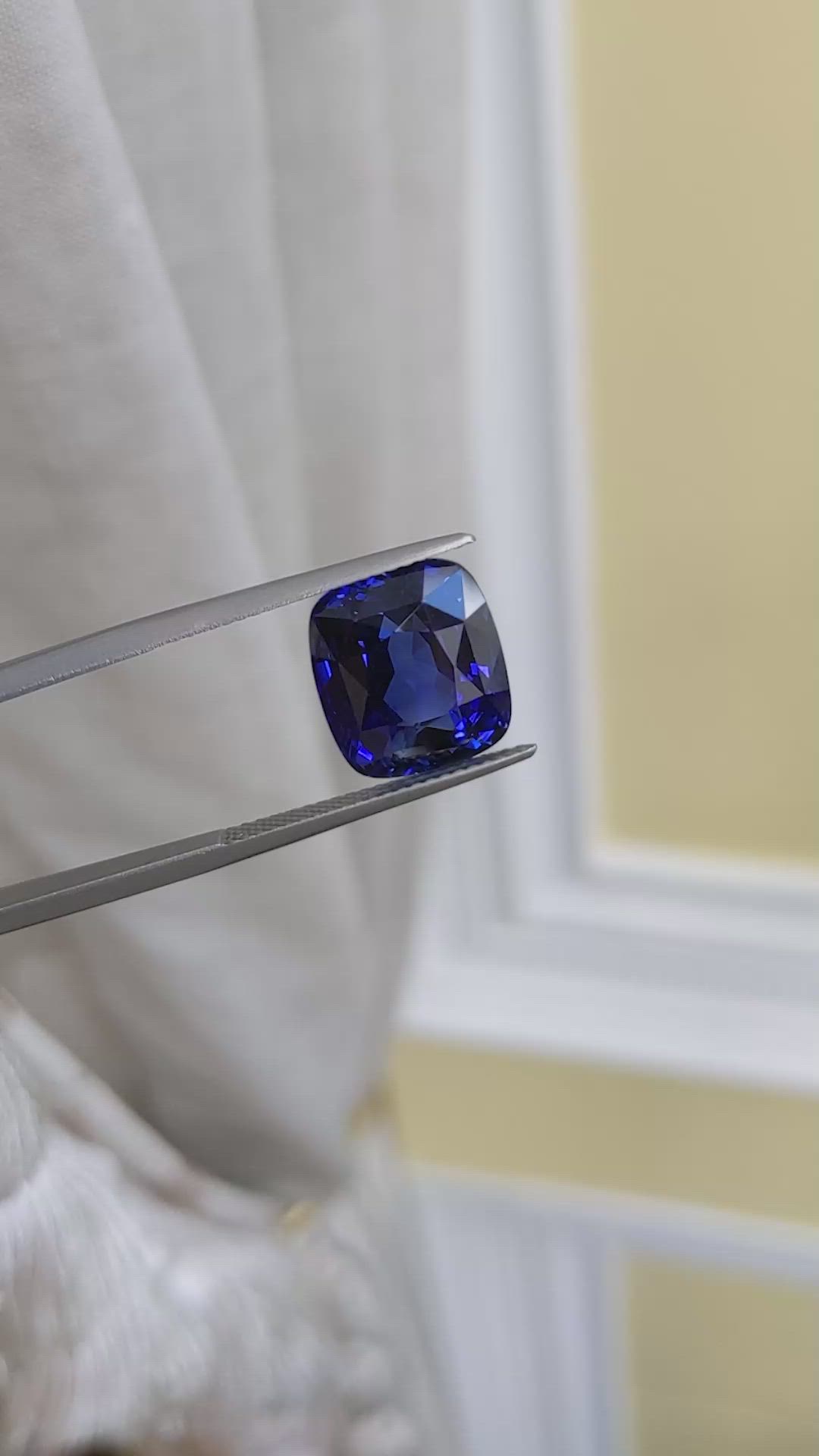 11.14 Ct. Blue Sapphire from Ceylon (Sri Lanka) Size Video