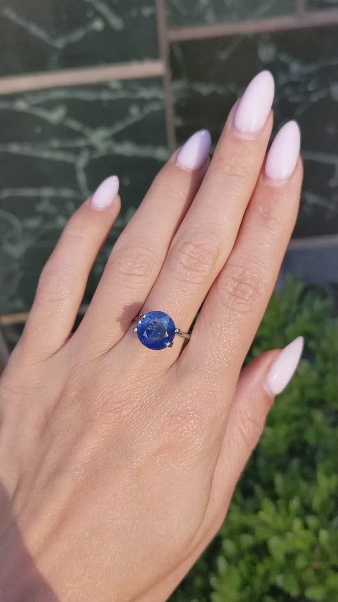 4.94 Ct. Blue Sapphire from Ceylon (Sri Lanka) Size Video