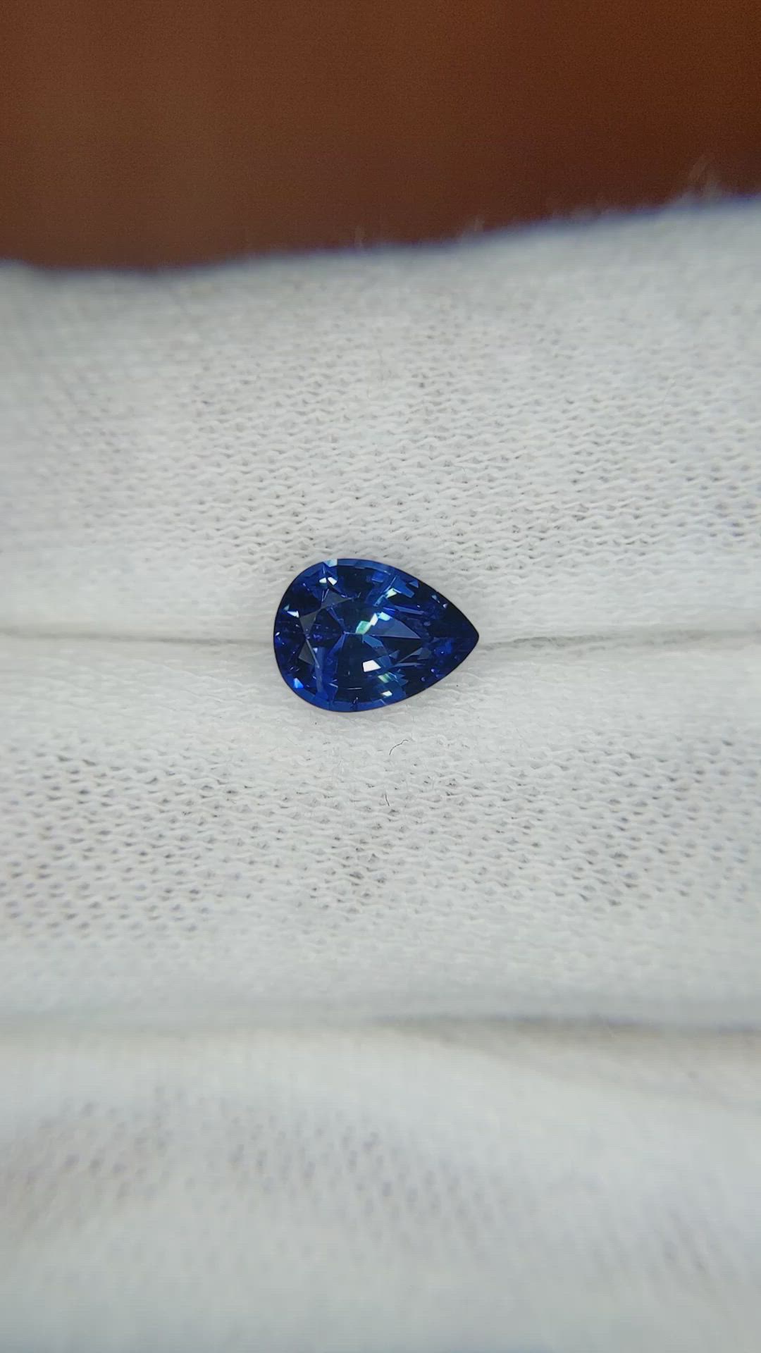1.79 Ct. Sapphire from Ceylon (Sri Lanka) Size Video