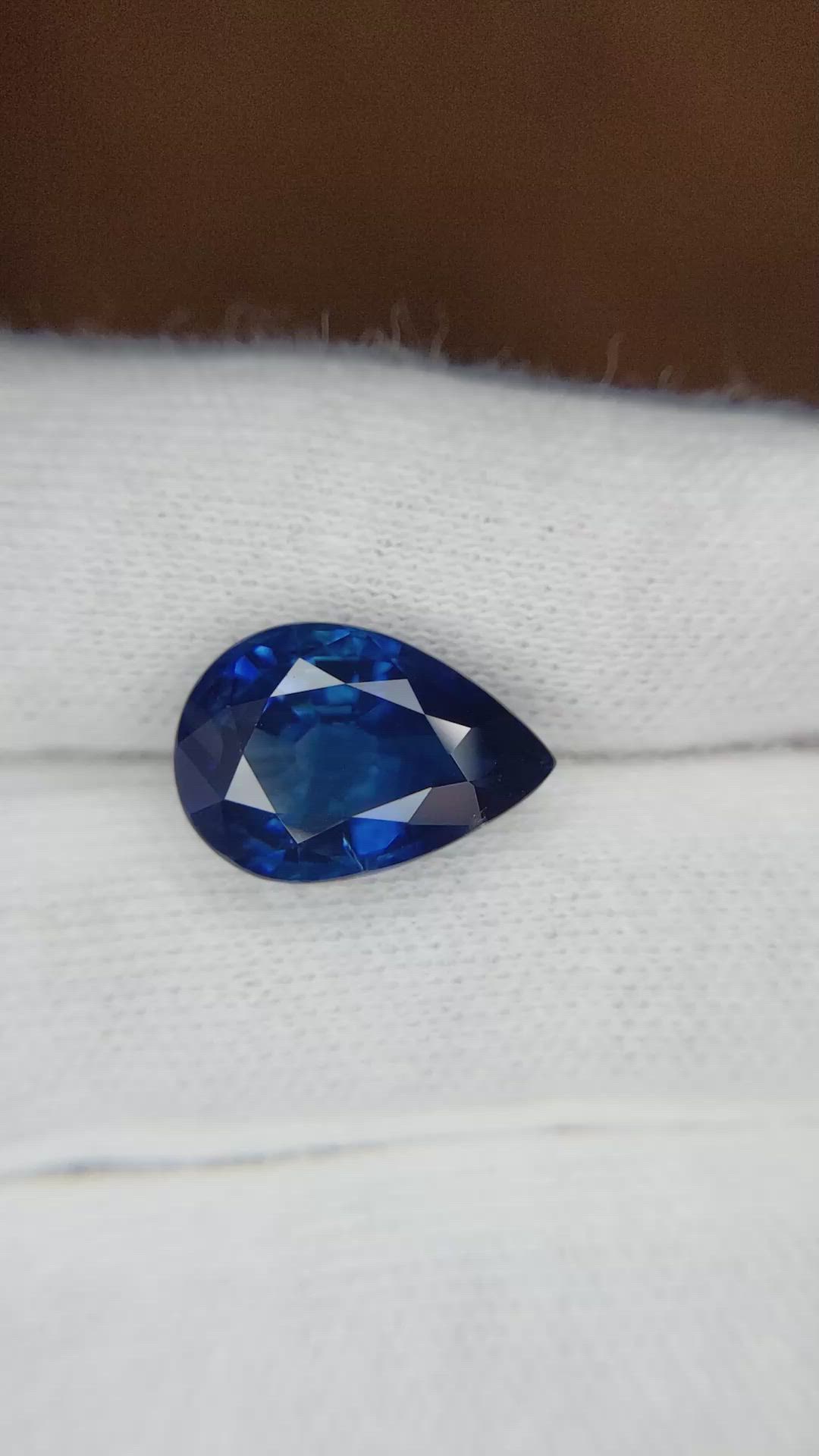 7.45 Ct. Blue Sapphire from Ceylon (Sri Lanka) Size Video