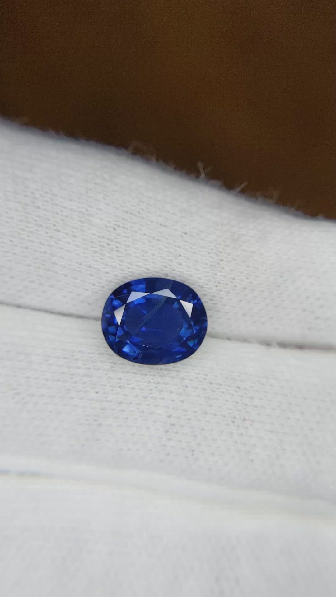 2.77 Ct. Blue Sapphire from Ceylon (Sri Lanka) Size Video
