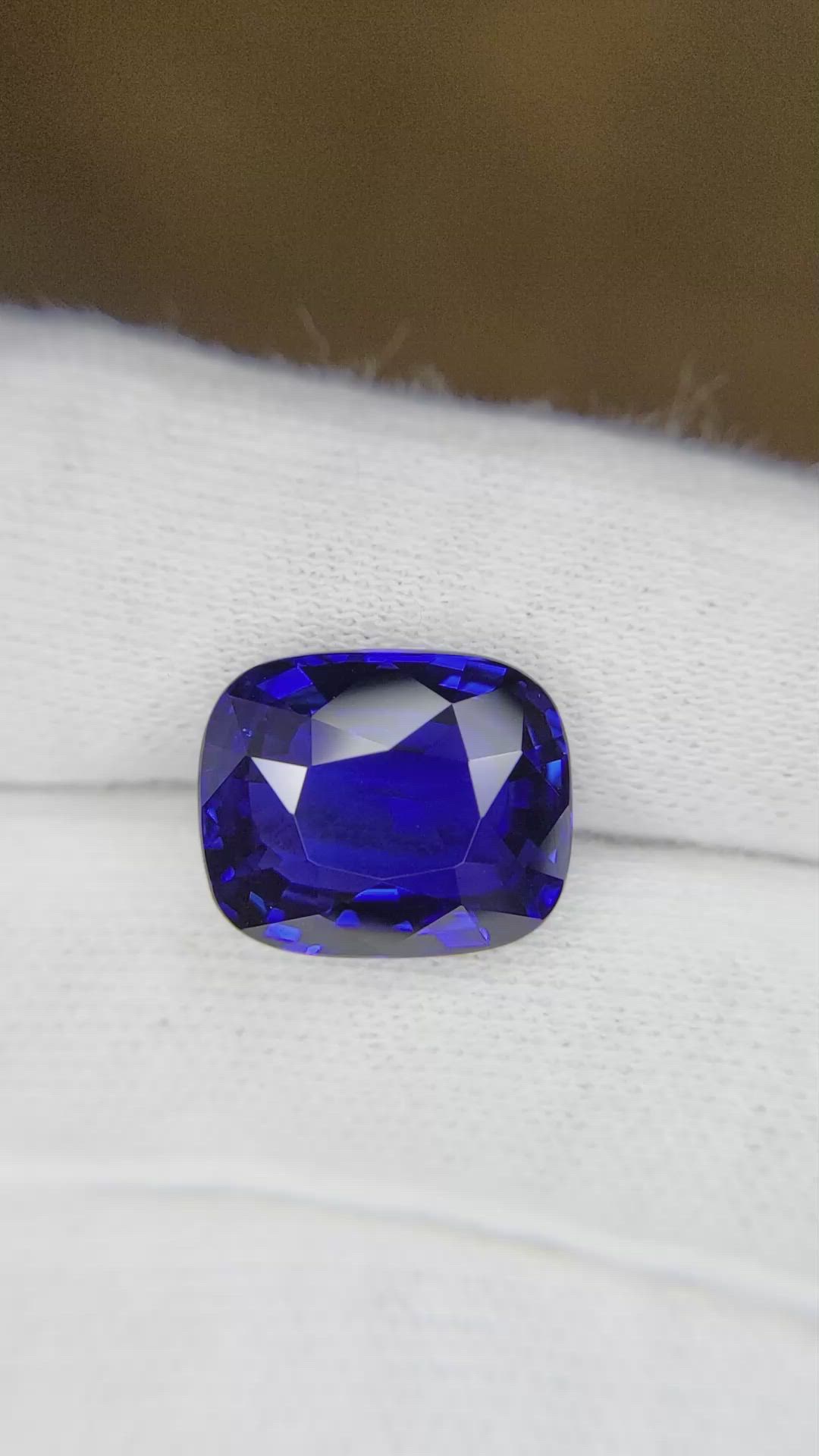 10.09 Ct. Blue Sapphire from Ceylon (Sri Lanka) Size Video