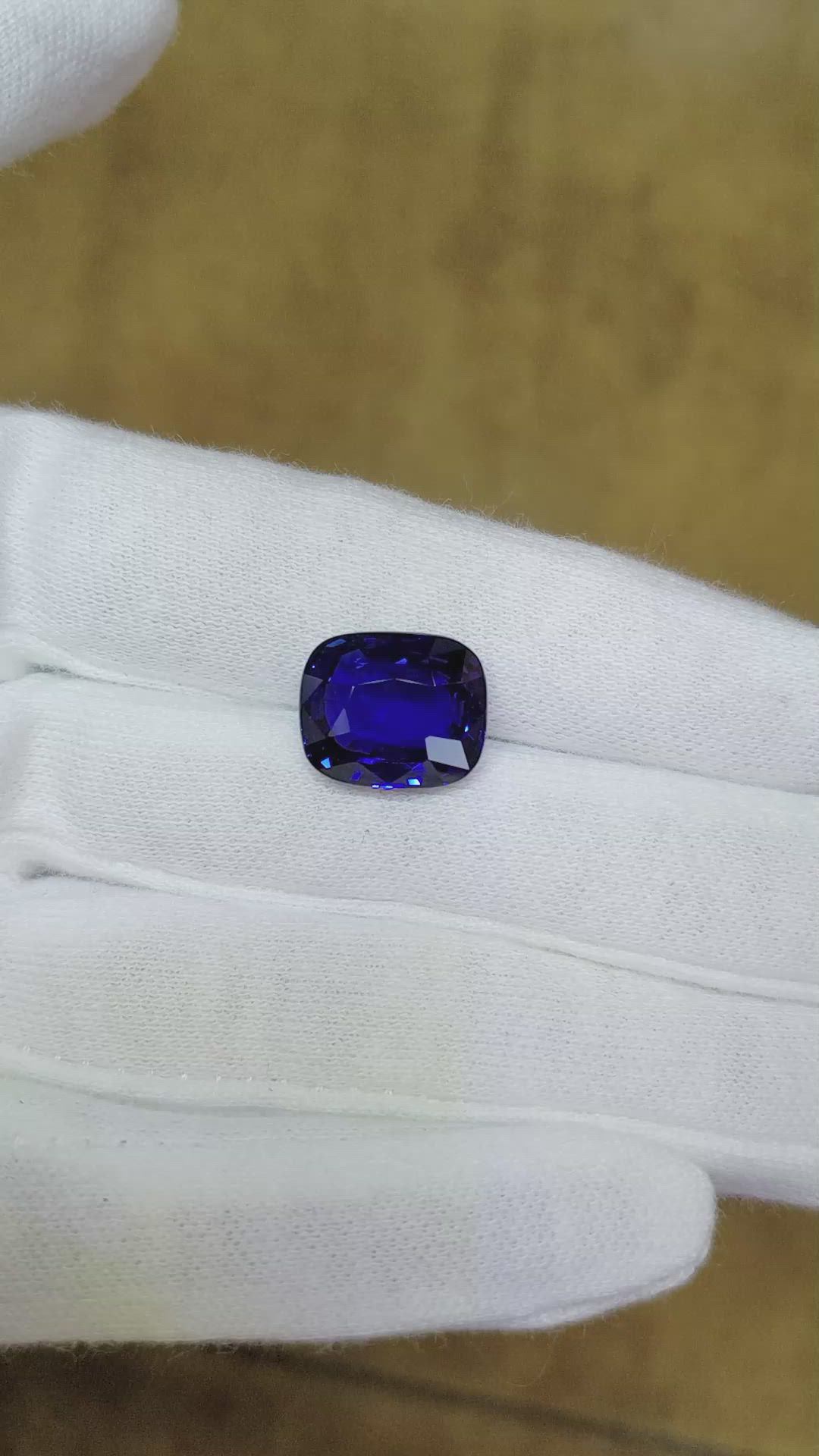 10.09 Ct. Blue Sapphire from Ceylon (Sri Lanka) Size Video