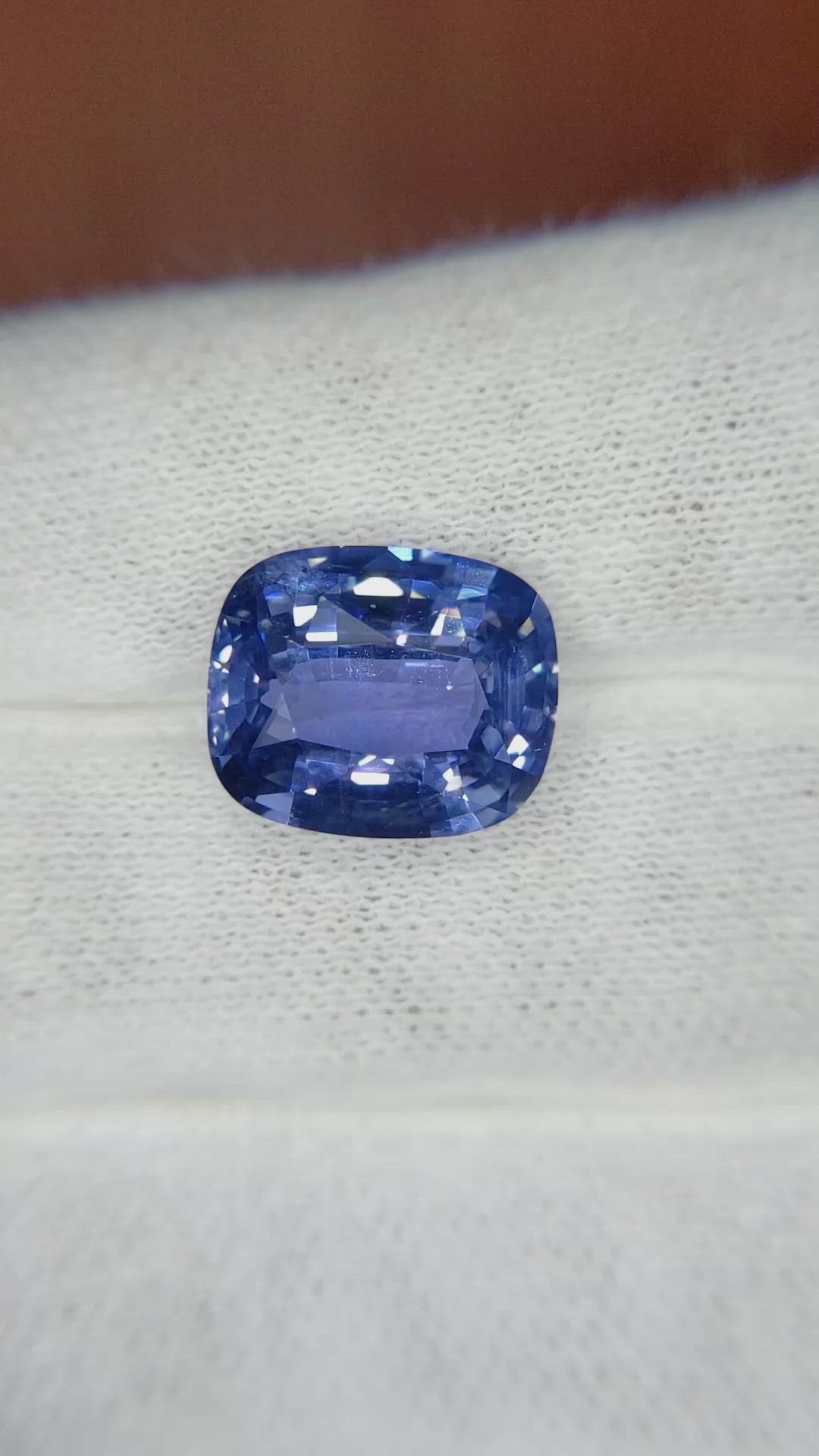 7.06 Ct. Blue Sapphire from Ceylon (Sri Lanka) Size Video