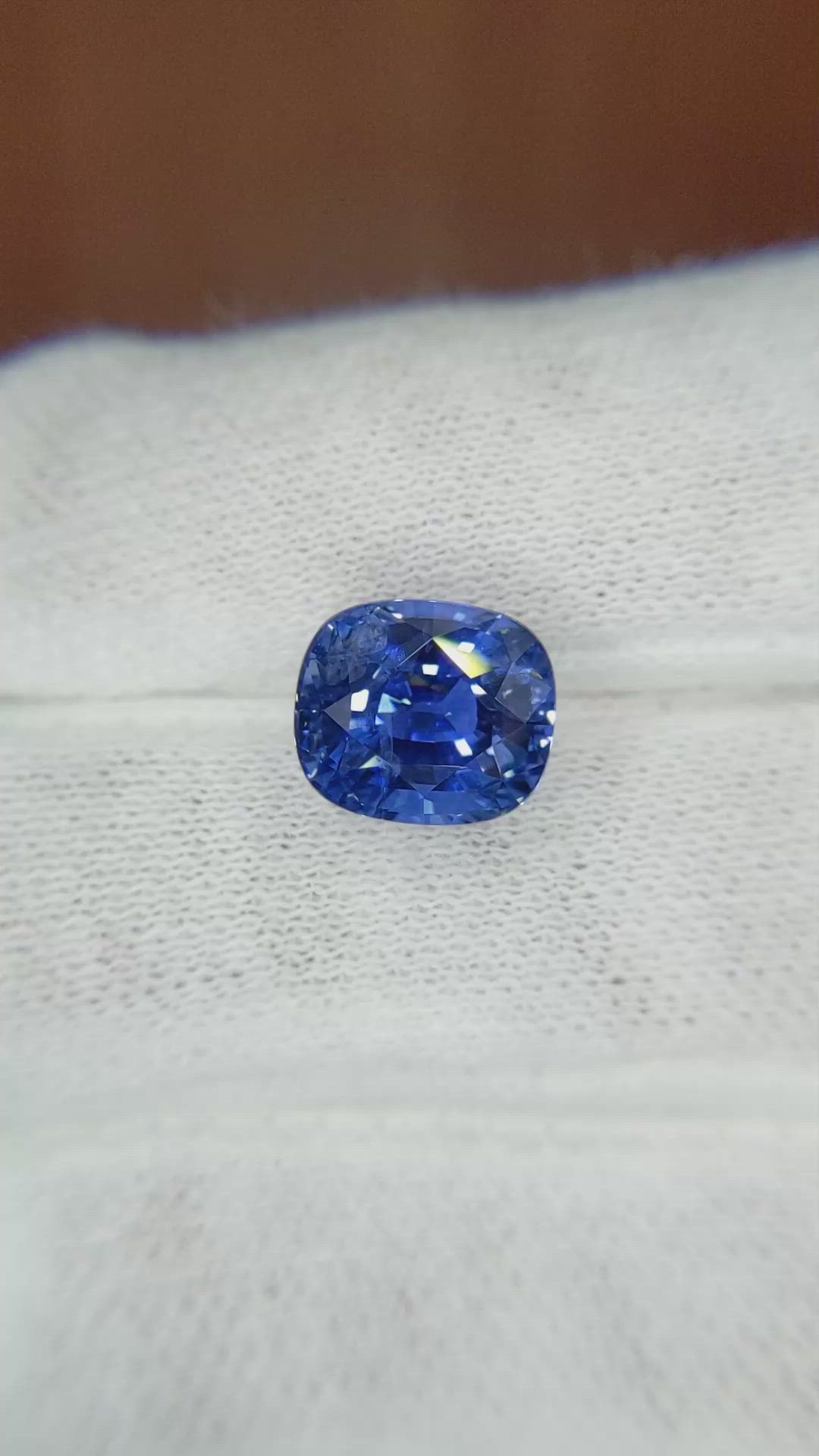 4.53 Ct. Blue Sapphire from Ceylon (Sri Lanka) Size Video