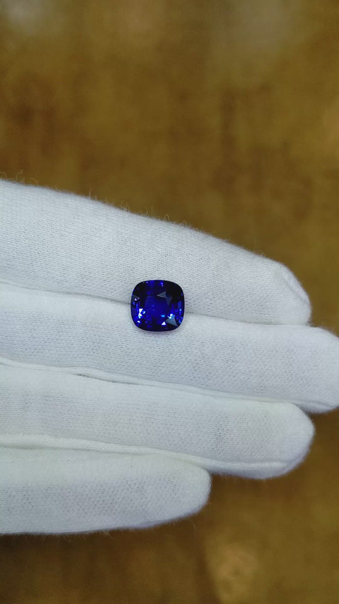 4.51 Ct. Blue Sapphire from Ceylon (Sri Lanka) Size Video