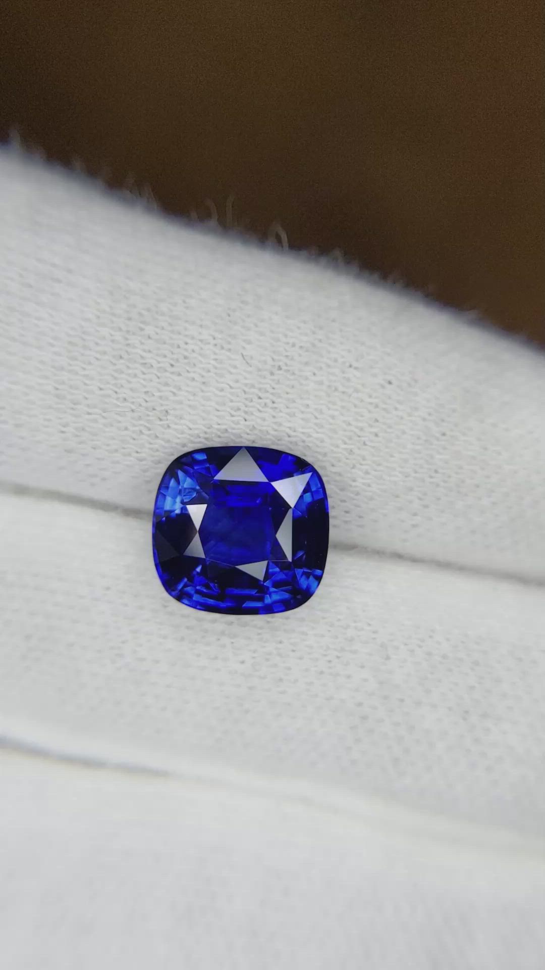 4.51 Ct. Blue Sapphire from Ceylon (Sri Lanka) Size Video