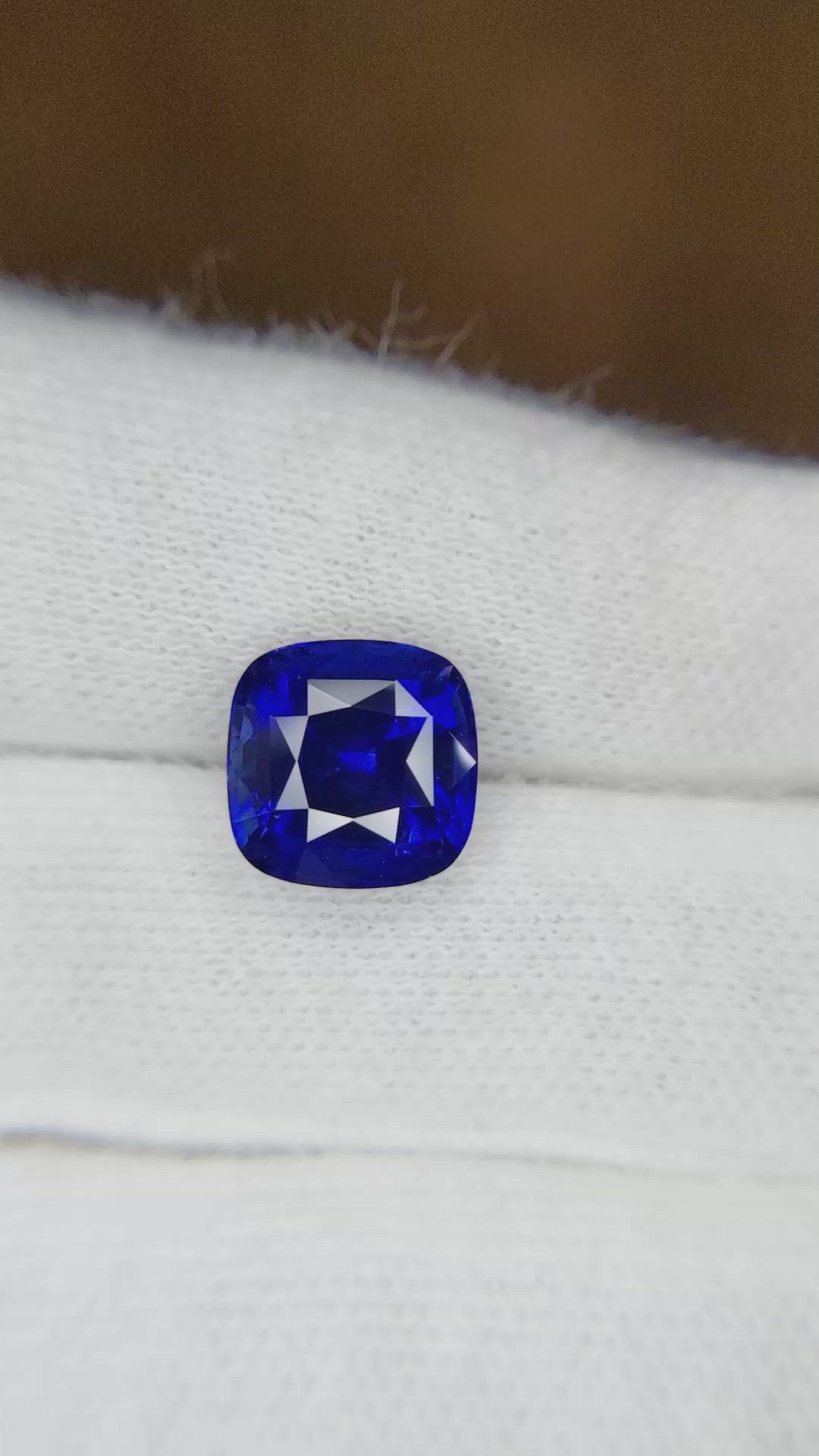 4.50 Ct. Blue Sapphire from Ceylon (Sri Lanka) Size Video
