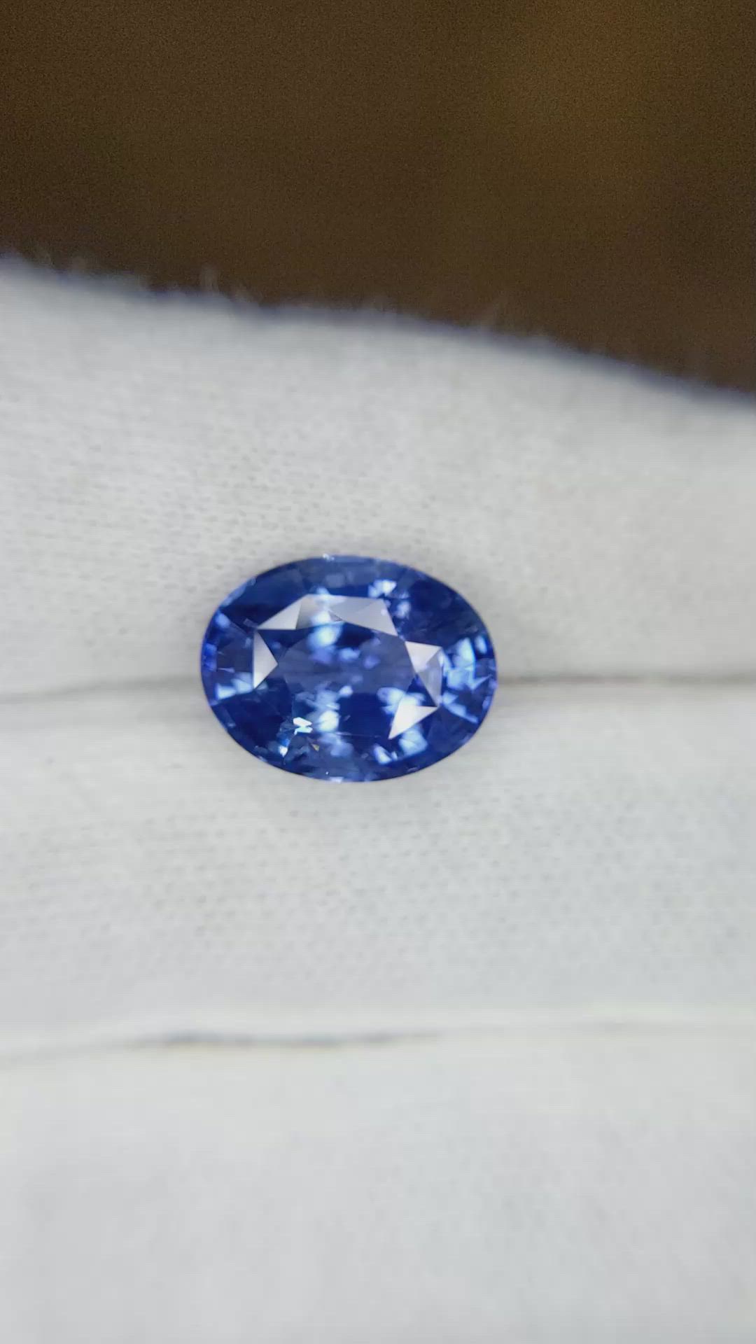 5.90 Ct. Blue Sapphire from Ceylon (Sri Lanka) Size Video