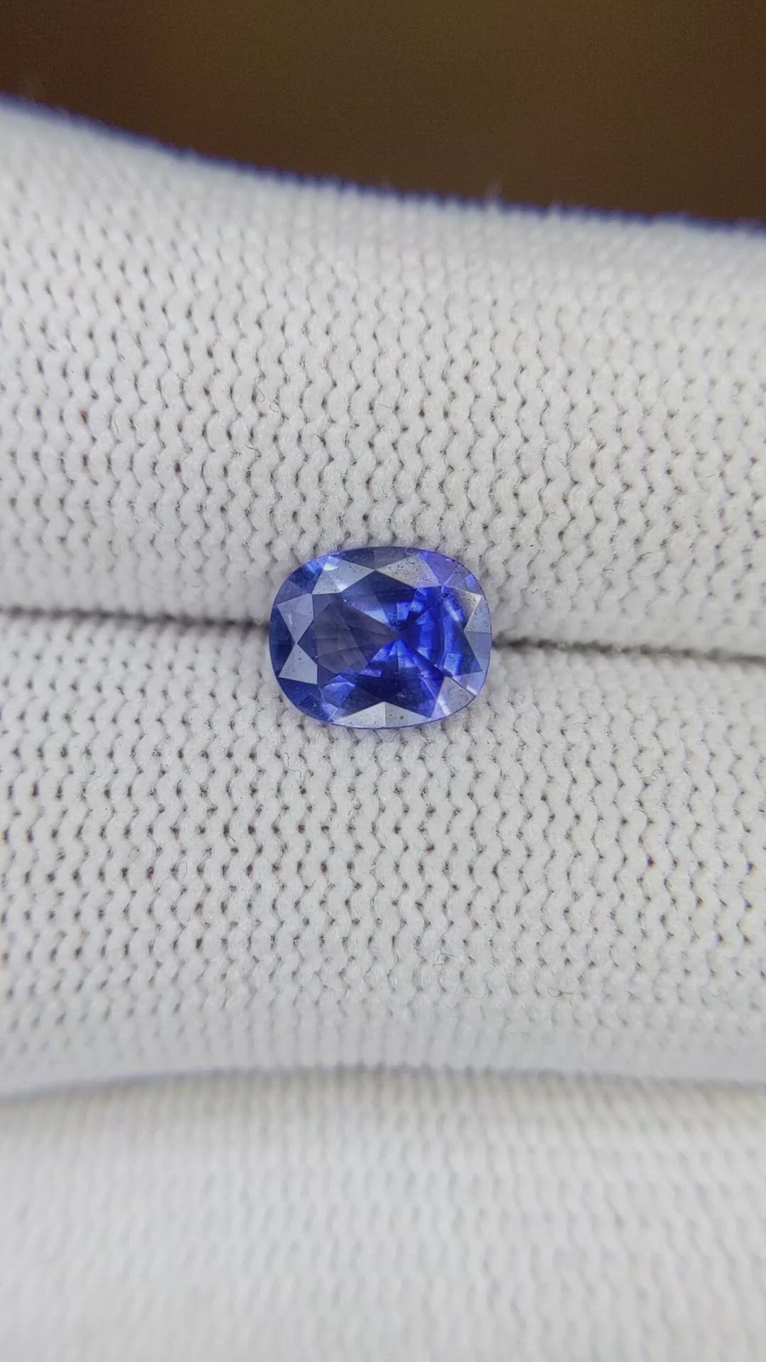 1.23 Ct. Blue Sapphire from Ceylon (Sri Lanka) Size Video