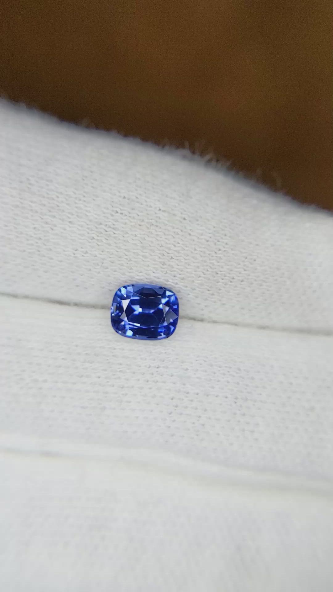 1.03 Ct. Blue Sapphire from Ceylon (Sri Lanka) Size Video