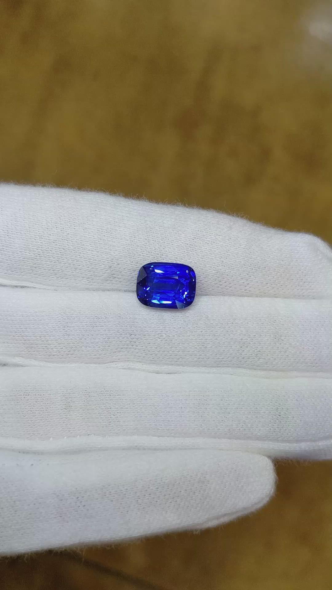 4.54 Ct. Blue Sapphire from Ceylon (Sri Lanka) Size Video