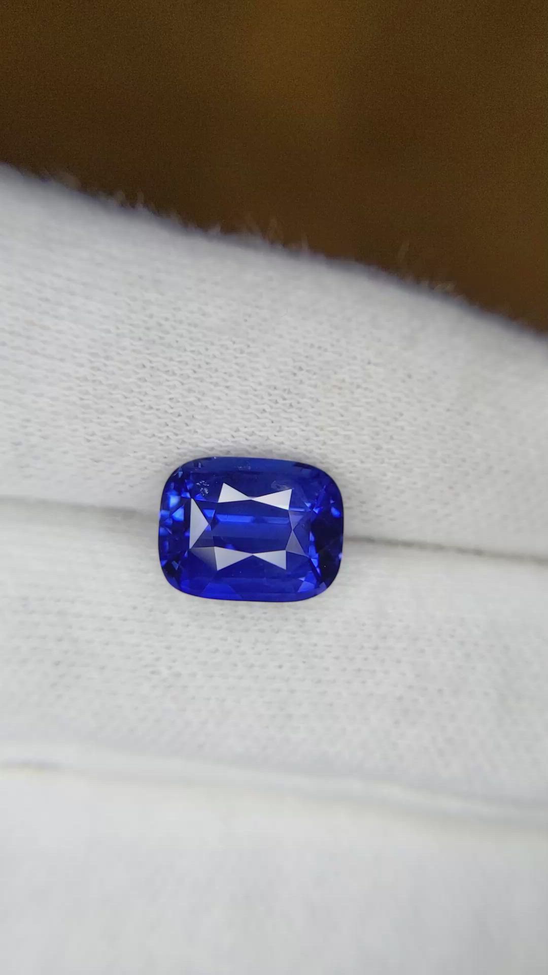 4.54 Ct. Blue Sapphire from Ceylon (Sri Lanka) Size Video