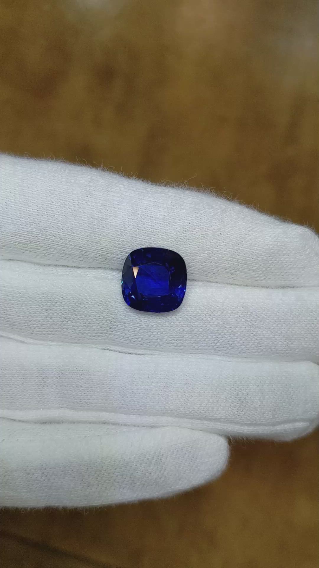 7.77 Ct. Blue Sapphire from Ceylon (Sri Lanka) Size Video