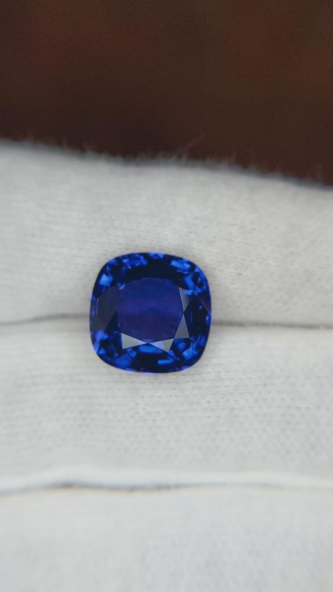 7.77 Ct. Blue Sapphire from Ceylon (Sri Lanka) Size Video