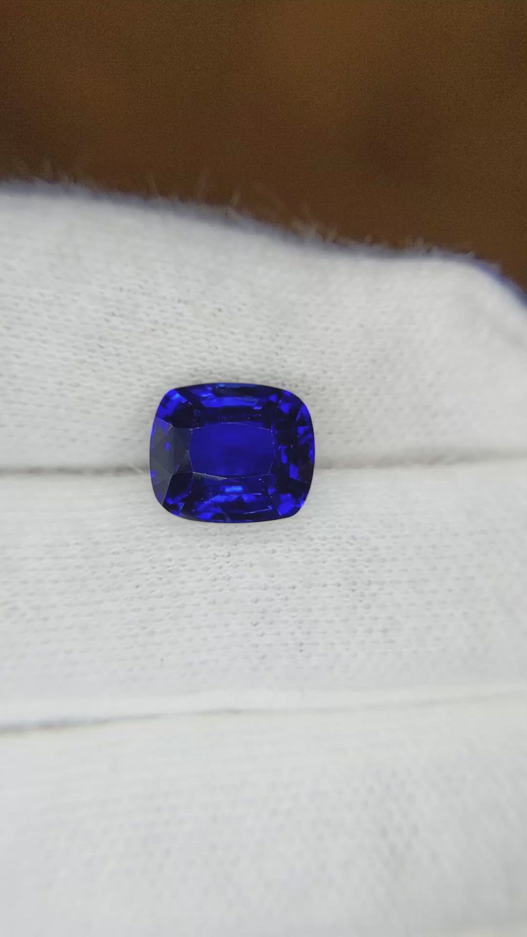 4.02 Ct. Blue Sapphire from Ceylon (Sri Lanka) Size Video