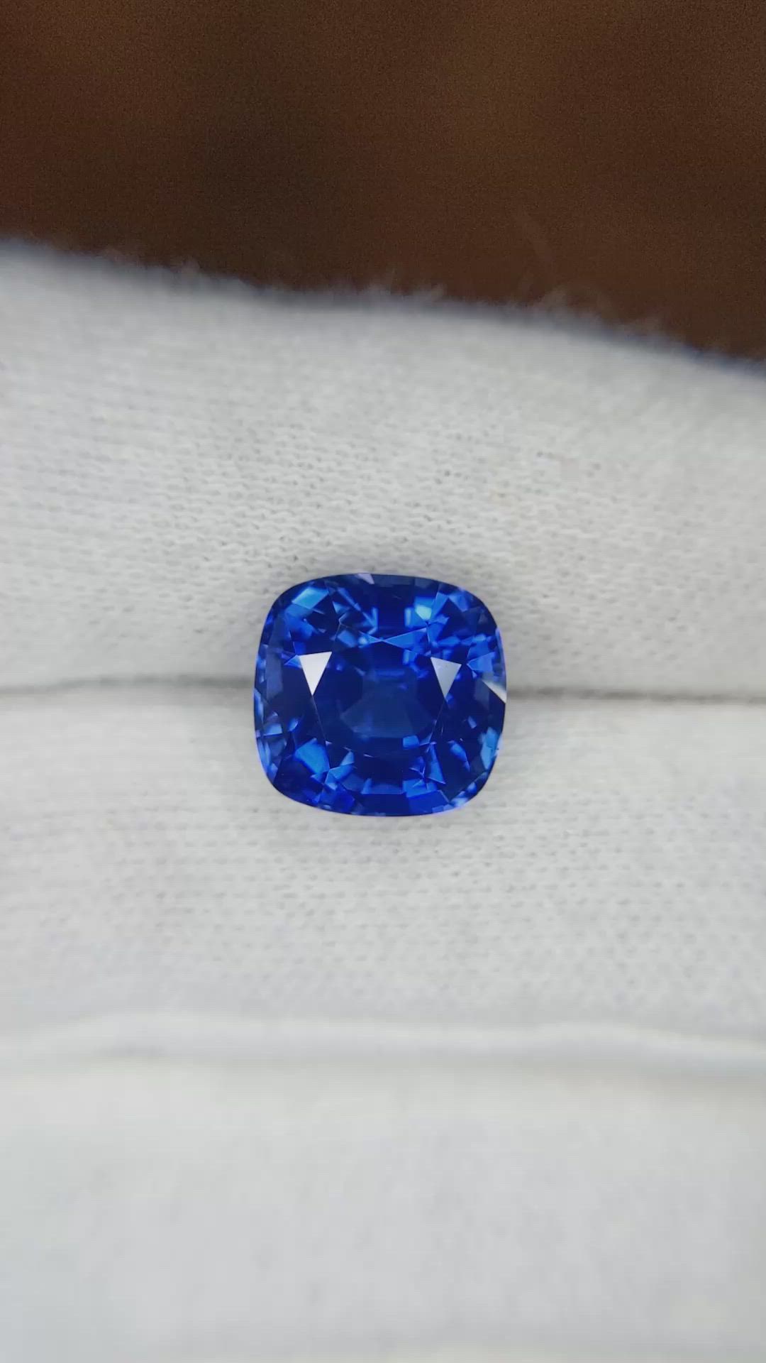 6.31 Ct. Blue Sapphire from Ceylon (Sri Lanka) Size Video