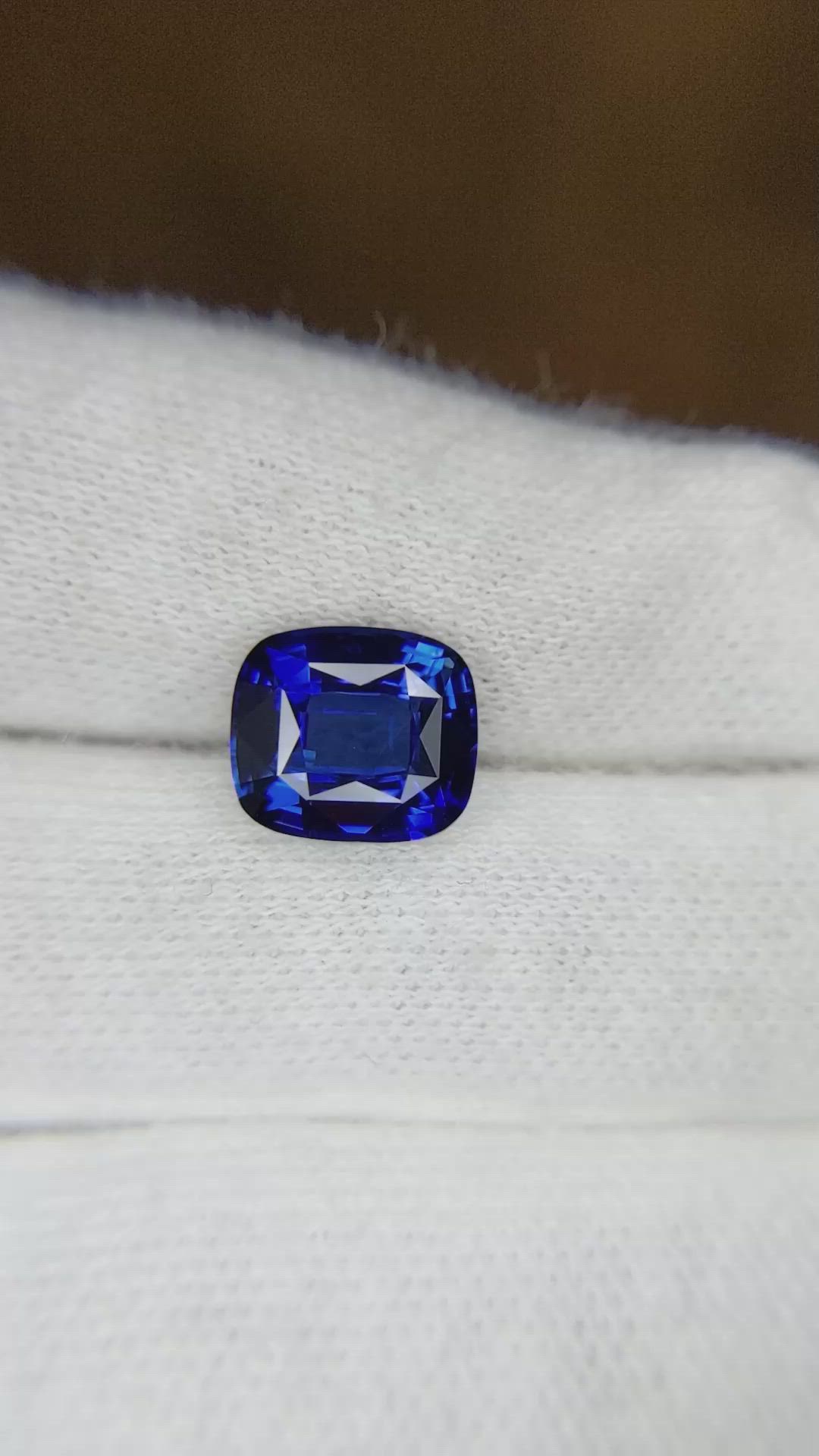 3.06 Ct. Blue Sapphire from Ceylon (Sri Lanka) Size Video