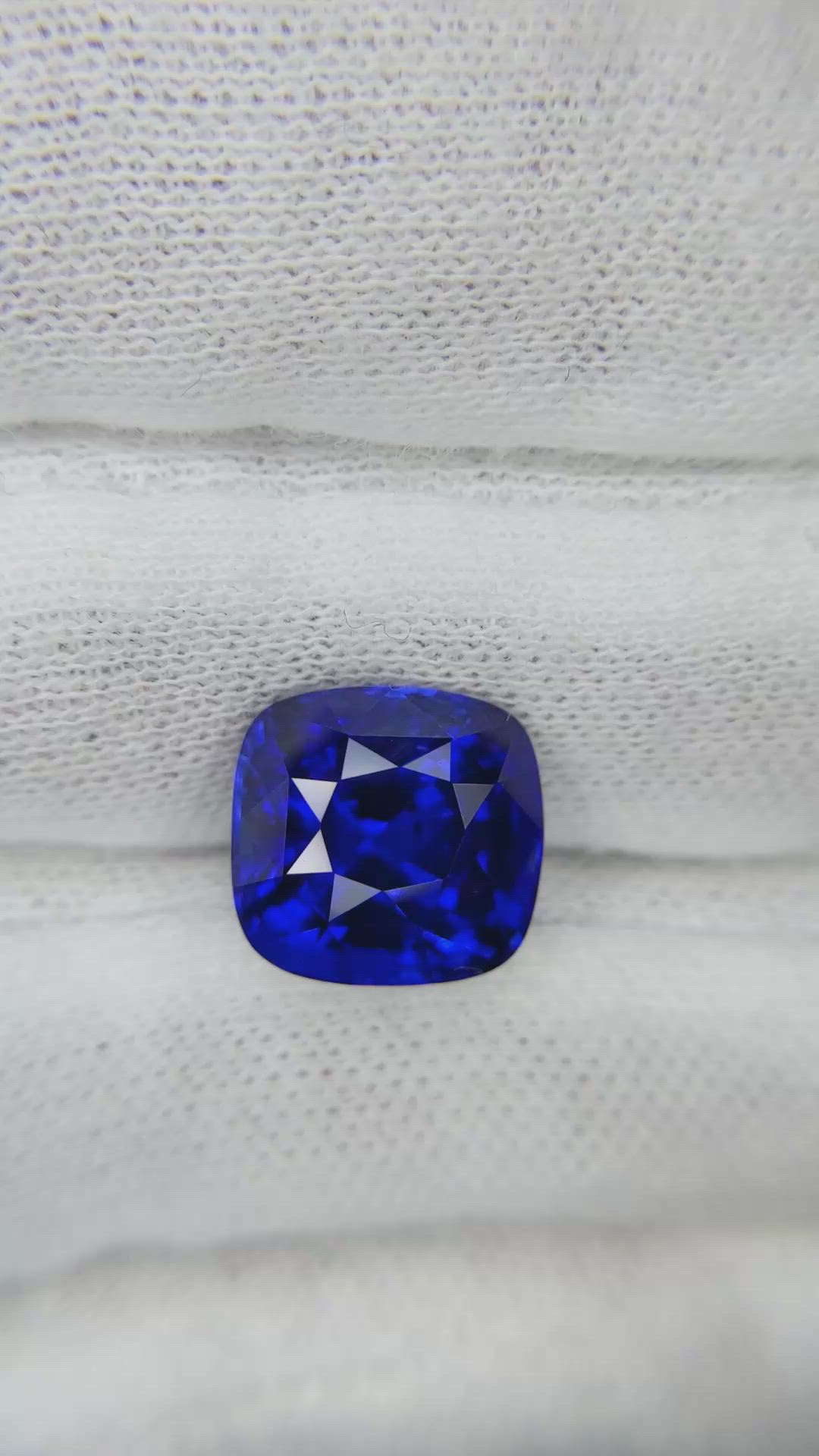 9.24 Ct. Blue Sapphire from Ceylon (Sri Lanka) Size Video