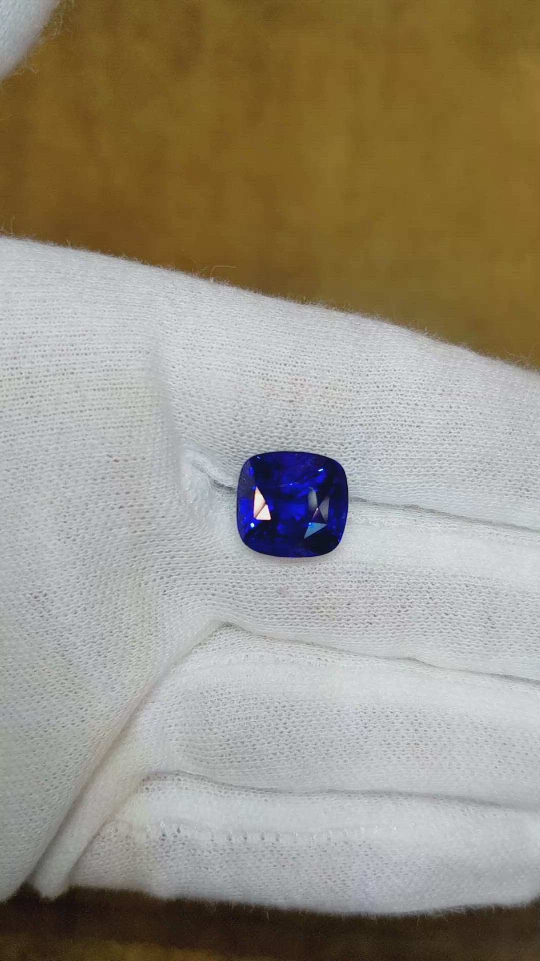 9.24 Ct. Blue Sapphire from Ceylon (Sri Lanka) Size Video