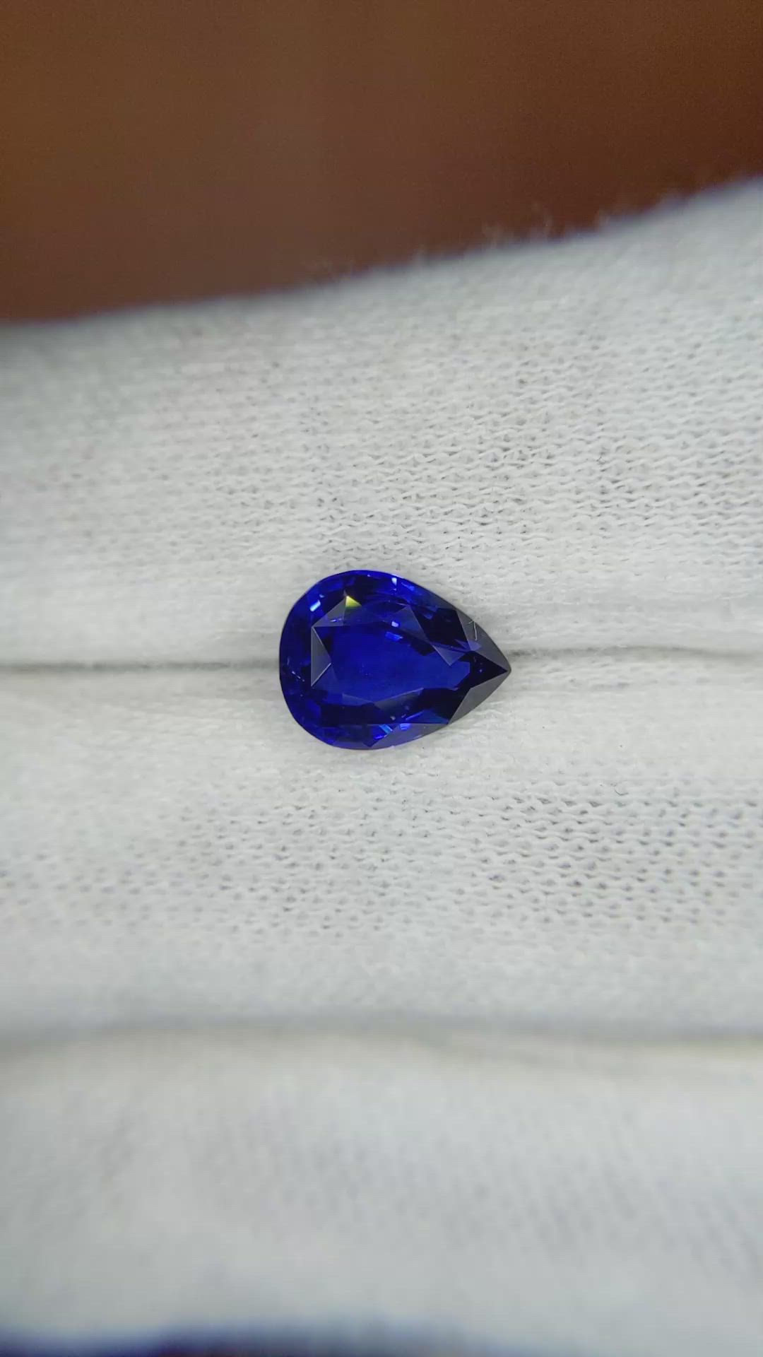 2.53 Ct. Blue Sapphire from Ceylon (Sri Lanka) Size Video