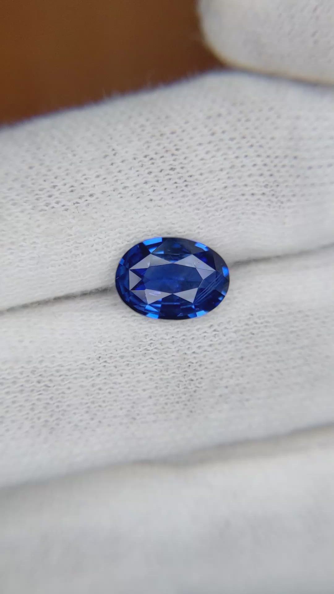2.73 Ct. Blue Sapphire from Ceylon (Sri Lanka) Size Video