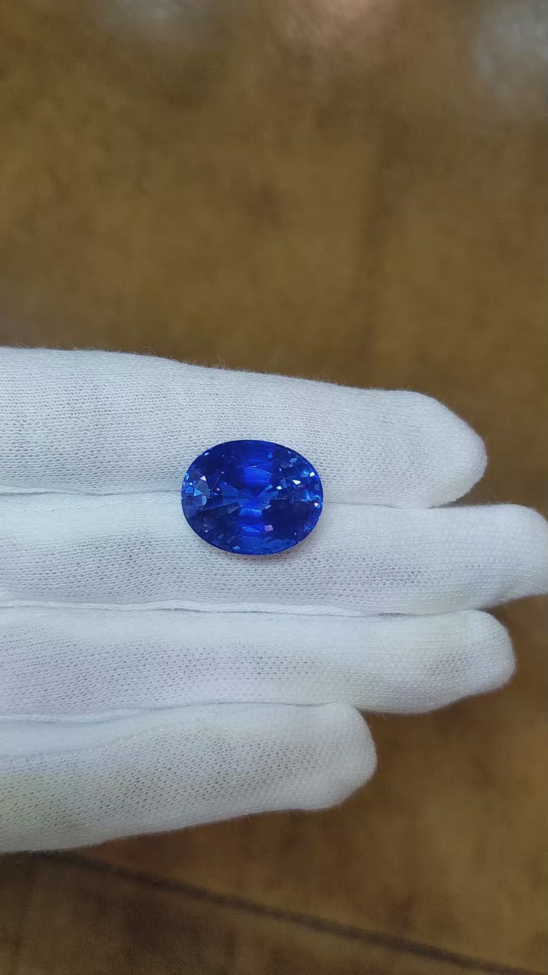 22.00 Ct. Blue Sapphire from Ceylon (Sri Lanka) Size Video