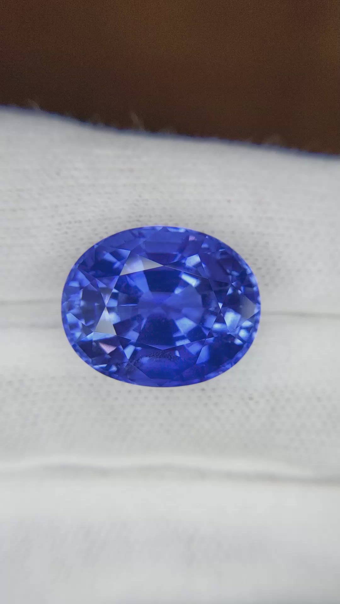 22.00 Ct. Blue Sapphire from Ceylon (Sri Lanka) Size Video