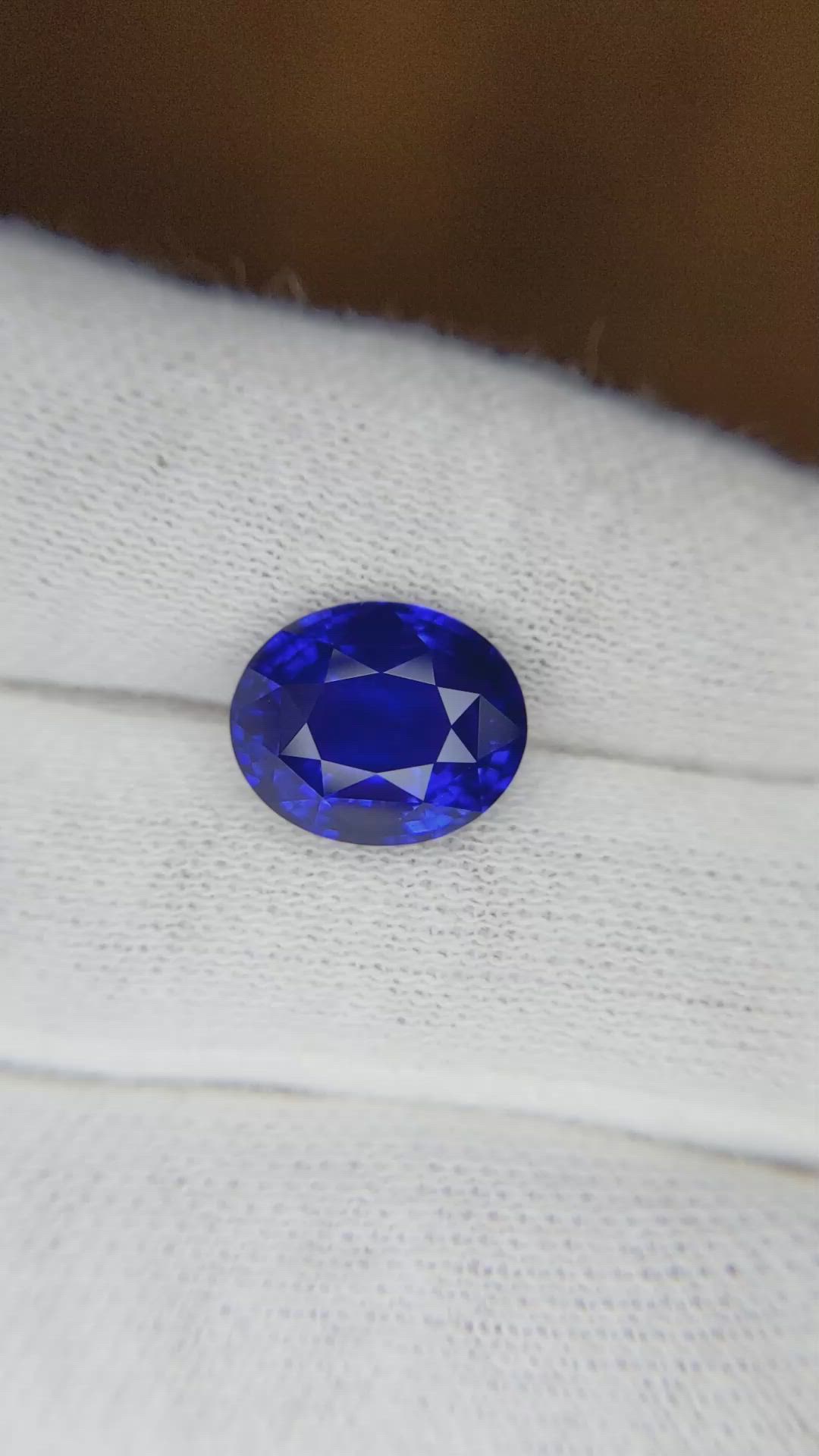 5.07 Ct. Blue Sapphire from Ceylon (Sri Lanka) Size Video