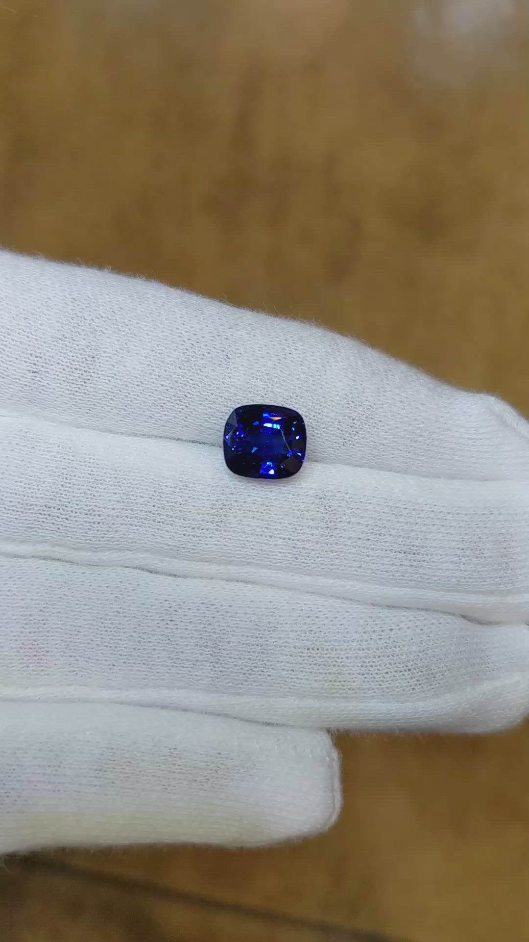 4.04 Ct. Blue Sapphire from Ceylon (Sri Lanka) Size Video